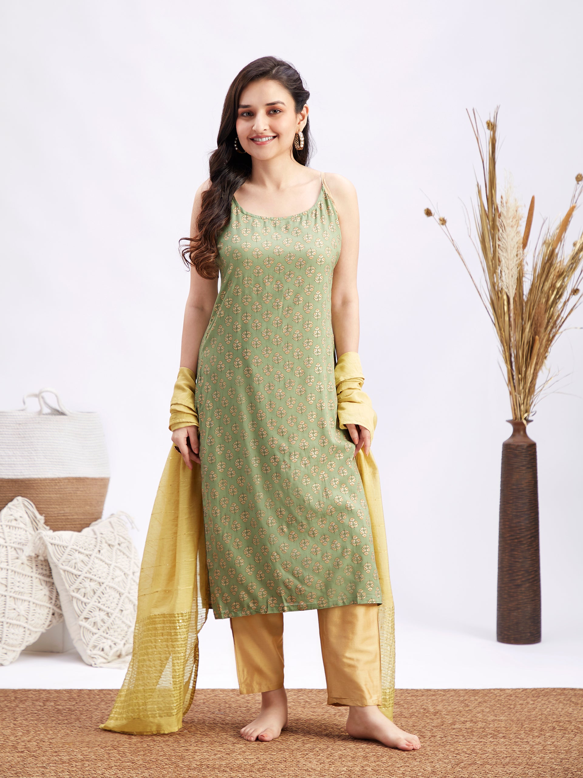 Women's Green Foil Printed Rayon Kurta Set With Dupatta
