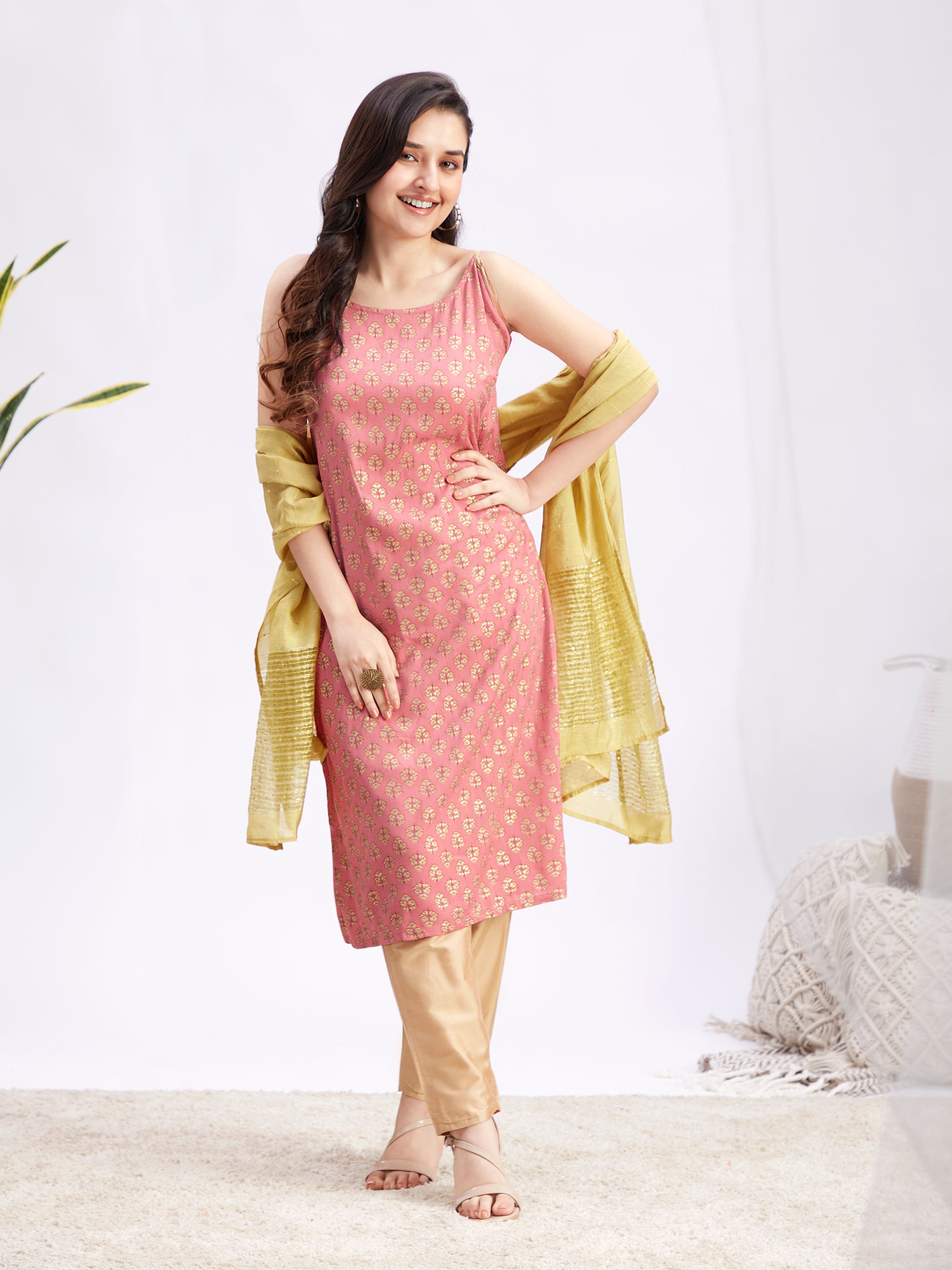 Women's Pink Foil Printed Rayon Kurta Set With Dupatta
