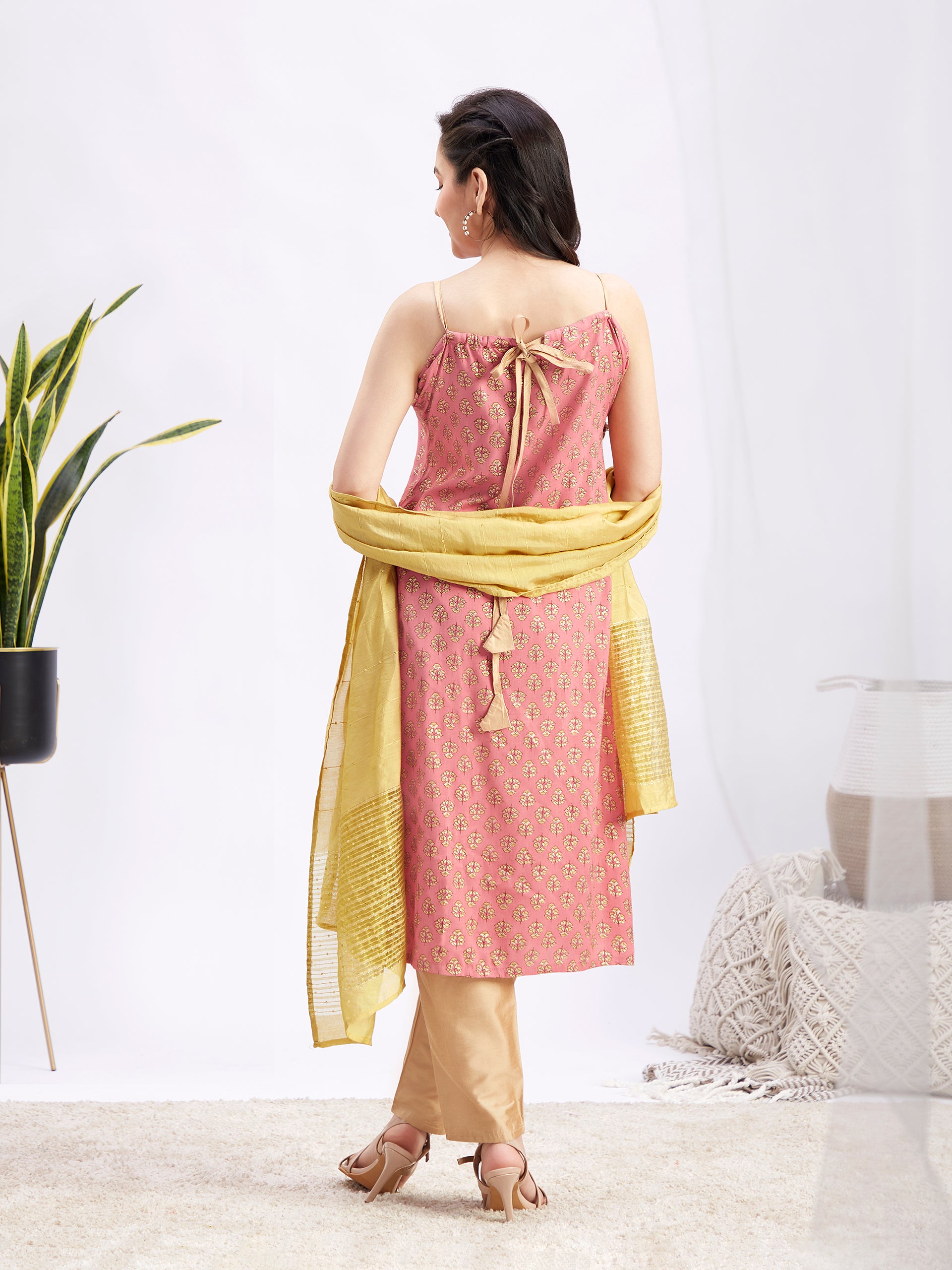 Women's Pink Foil Printed Rayon Kurta Set With Dupatta