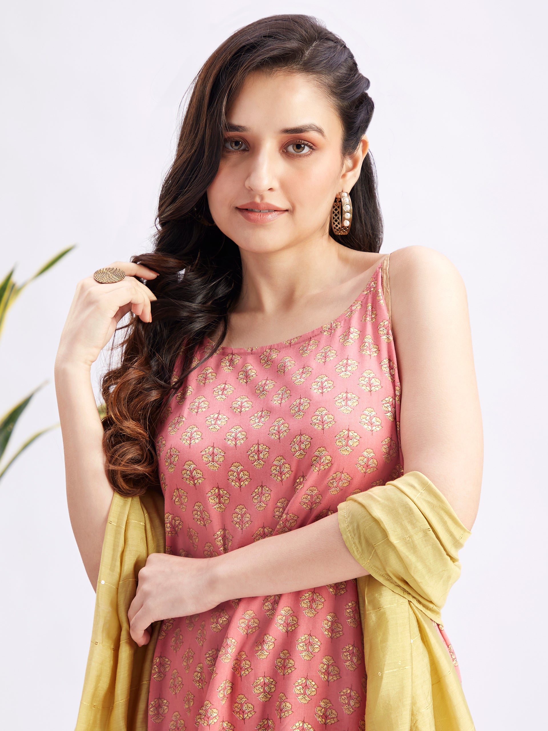 Women's Pink Foil Printed Rayon Kurta Set With Dupatta