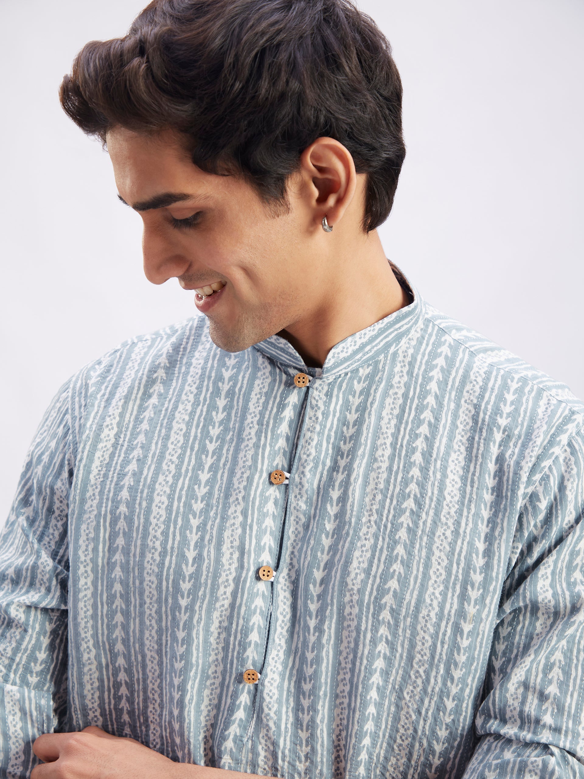 Men's Grey And White Batik Printed Kurta With White Pant Set