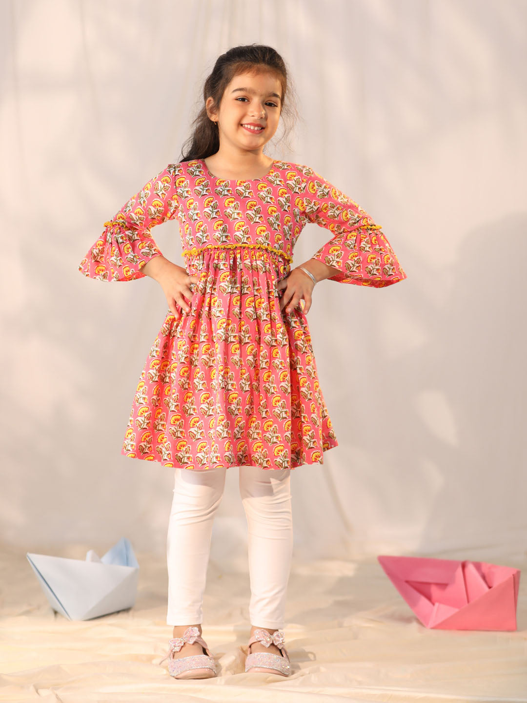 Girl's' Pink And White Kurta Leggings Set