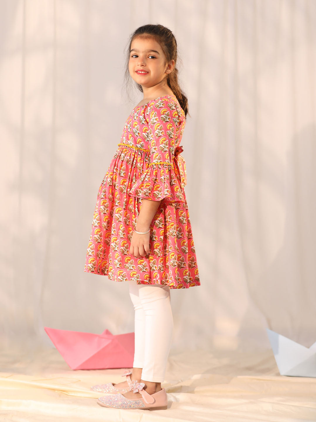 Girl's' Pink And White Kurta Leggings Set