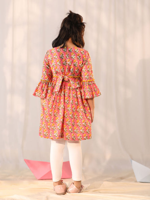 Girl's' Pink And White Kurta Leggings Set