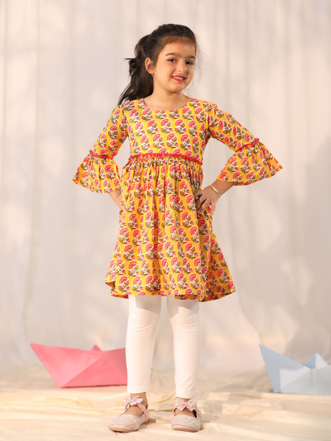 Girl's' Yellow And White Kurta Leggings Set