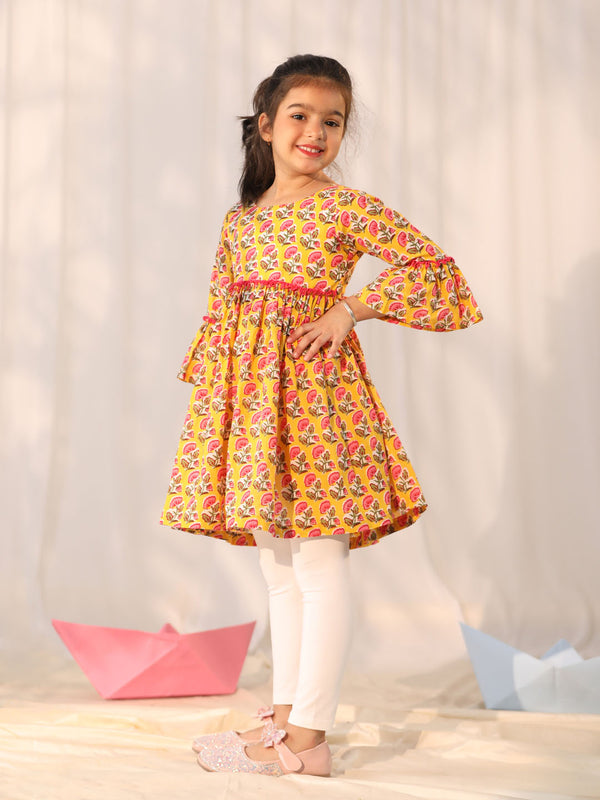 Girl's' Yellow And White Kurta Leggings Set