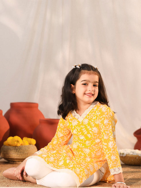 Girl's' Yellow Kurta Leggings Set