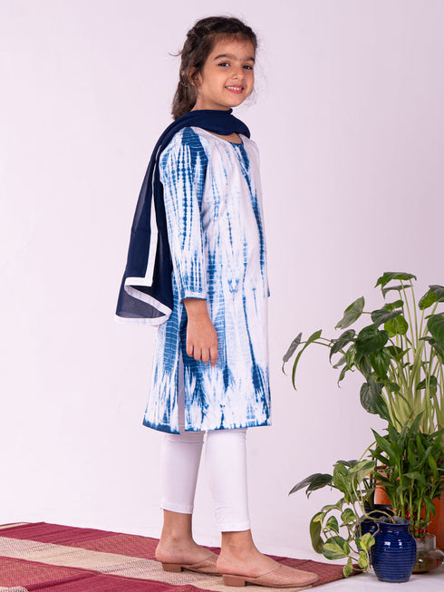 Girl's Blue & White Pure Cotton Tie-Dye Kurta Leggings & Dupatta Set