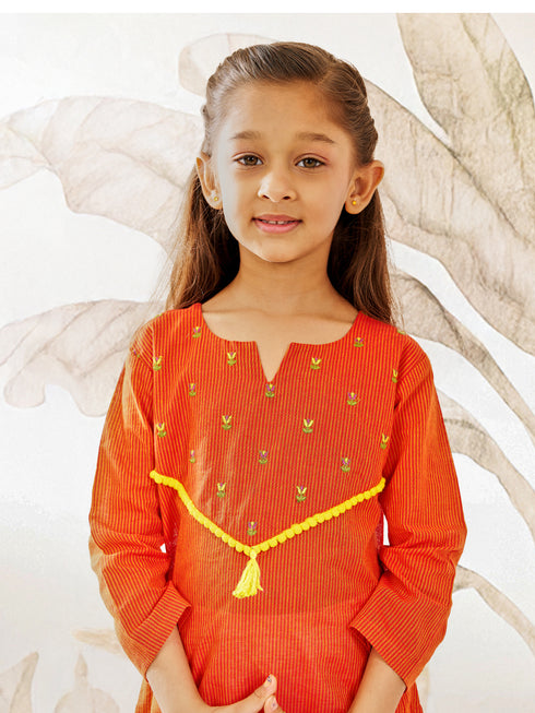Girl's Orange Cotton Kurta With Thread Embroidery
