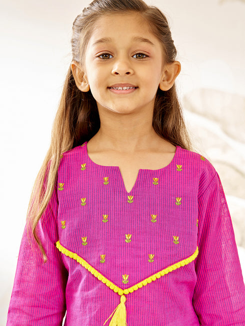 Girl's Purple Cotton Kurta With Thread Embroidery