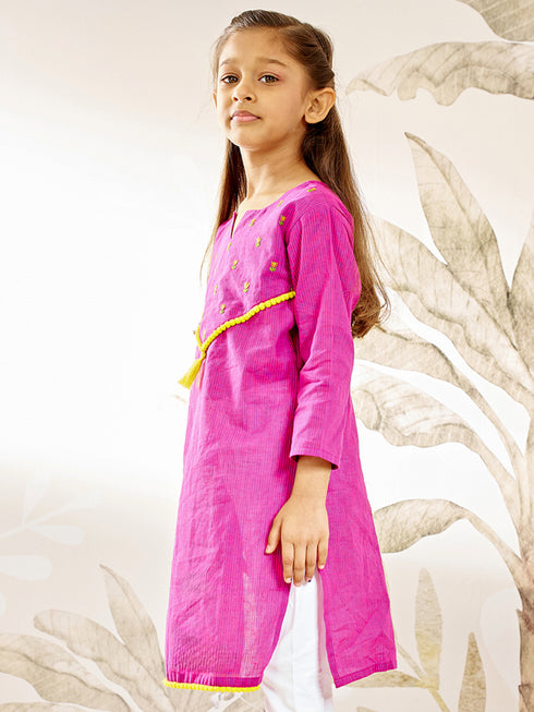 Girl's Purple Cotton Kurta With Thread Embroidery