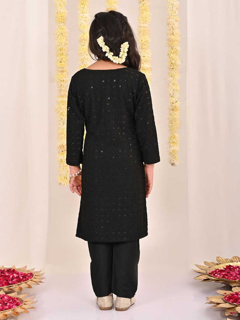 Girl's' Black Embellished Kurta Pyjama Set