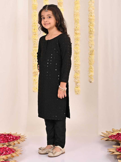 Girl's' Black Embellished Kurta Pyjama Set