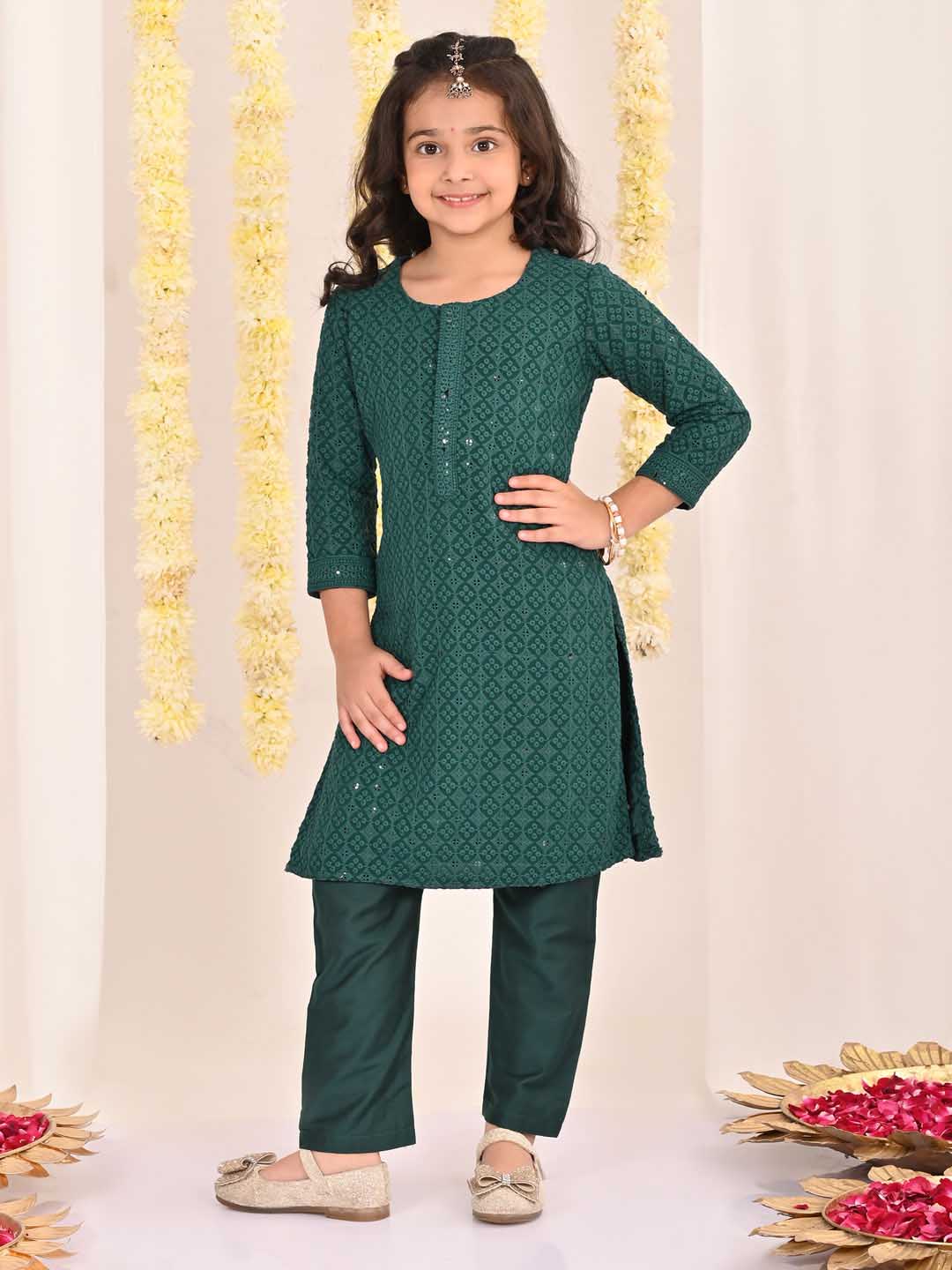 Girl's' Green Embellished Kurta Pyjama Set