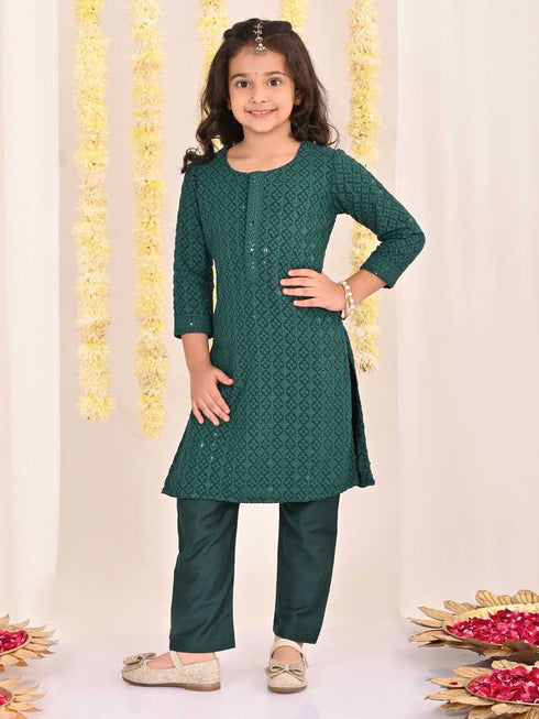 Girl's' Green Embellished Kurta Pyjama Set