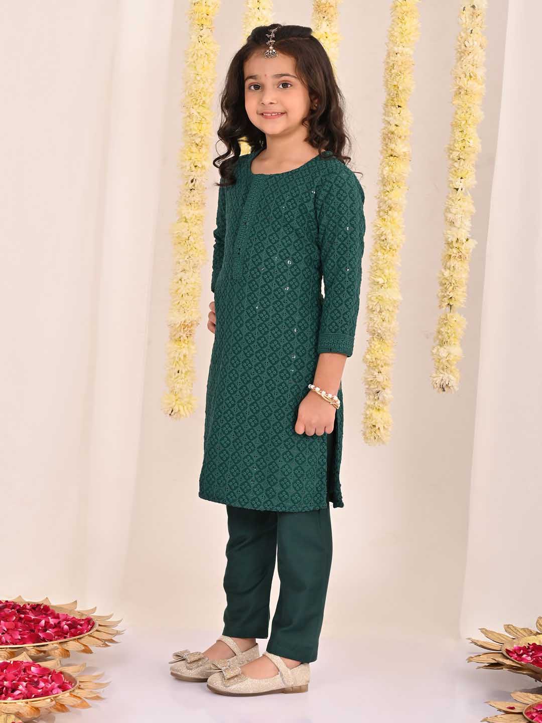 Girl's' Green Embellished Kurta Pyjama Set