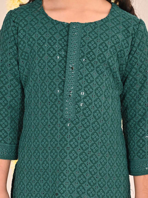 Girl's' Green Embellished Kurta Pyjama Set