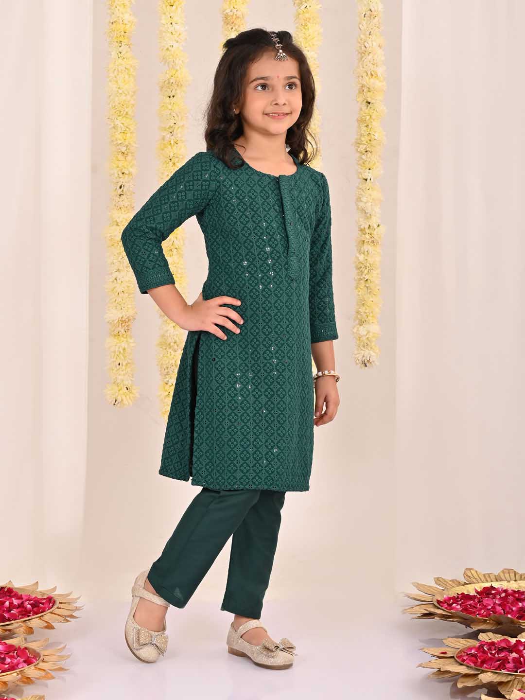 Girl's' Green Embellished Kurta Pyjama Set