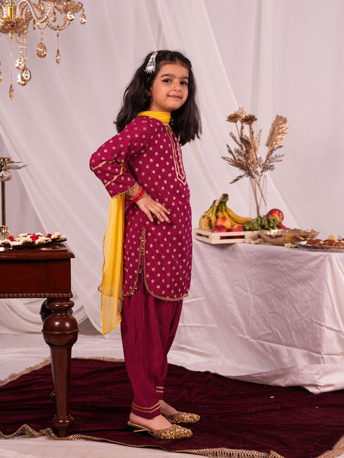 Girl's Pink Kurta Salwar And Dupatta Set