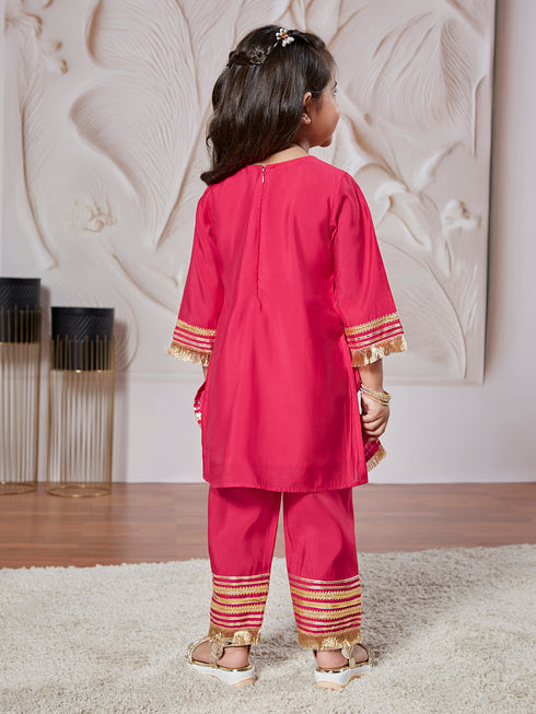 Girl's' Pink Kurta Set With Dupatta