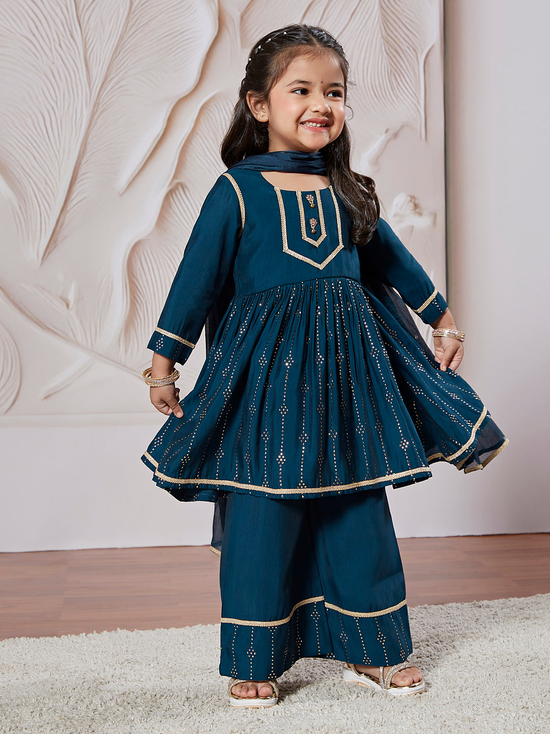 Girl's' Turquoise Kurta Set With Dupatta