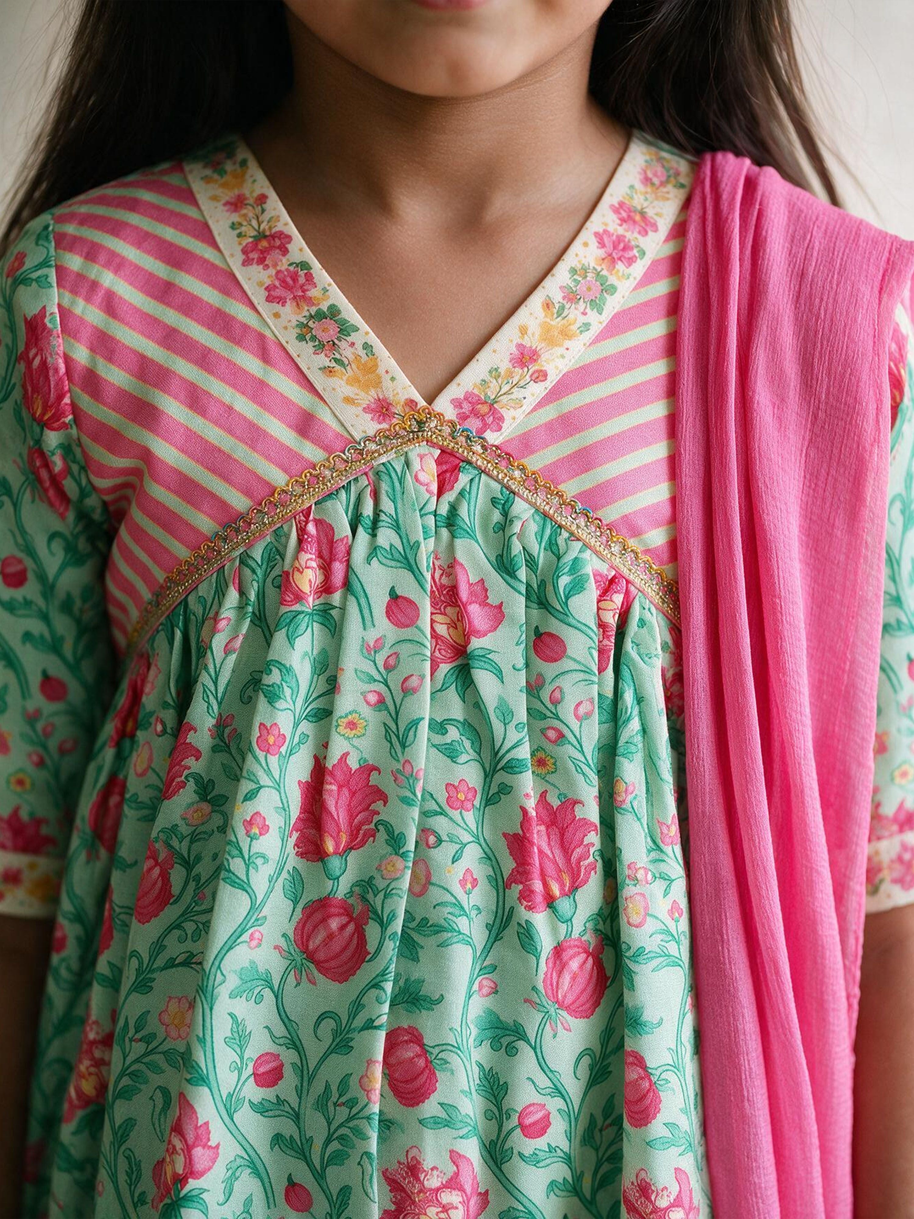 Girls Mint Cotton-Blend Floral Print Thigh Length Kurta with Pyjama and Dupatta Set