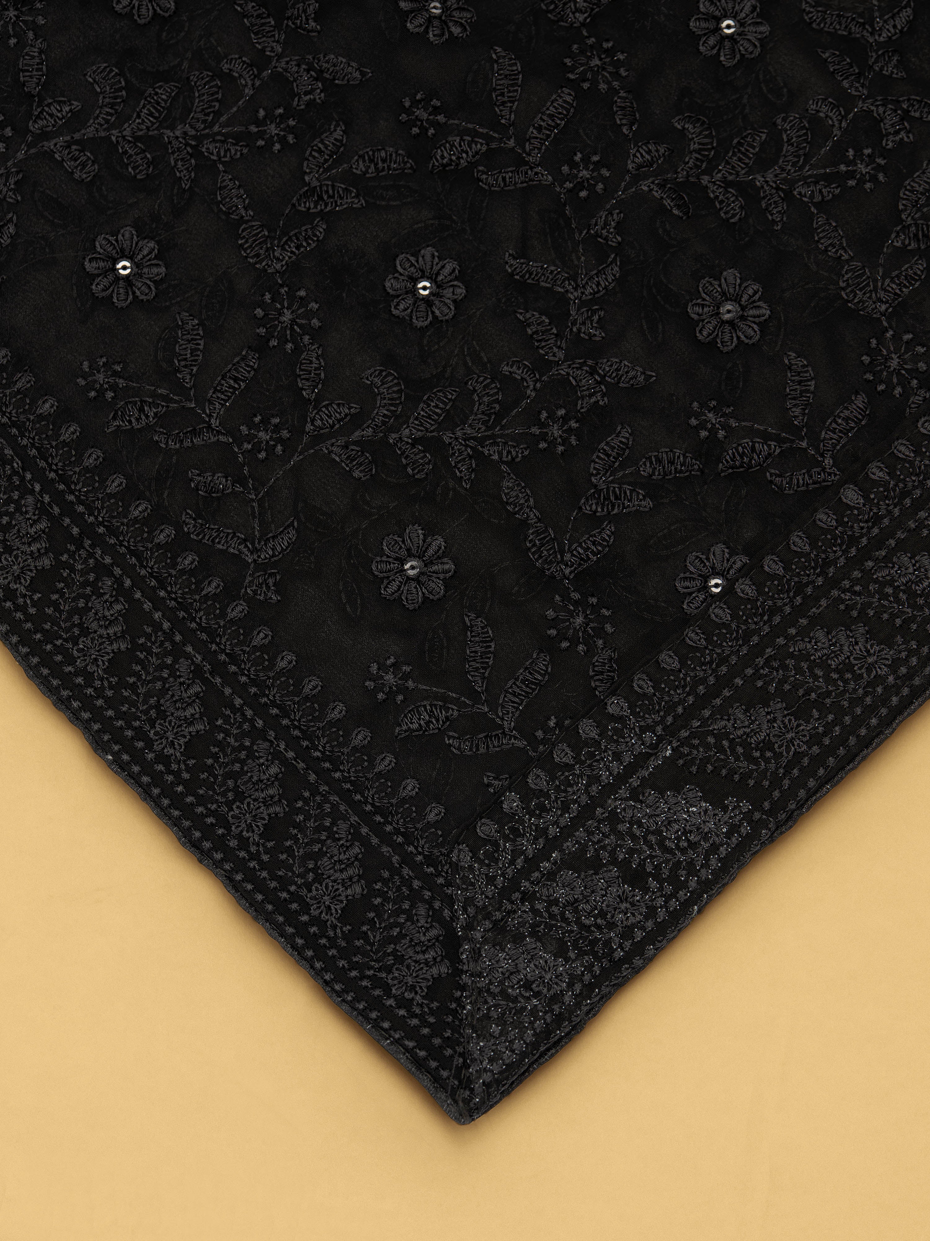 Men Black Floral Thread Embroidery Undetermined Dupatta