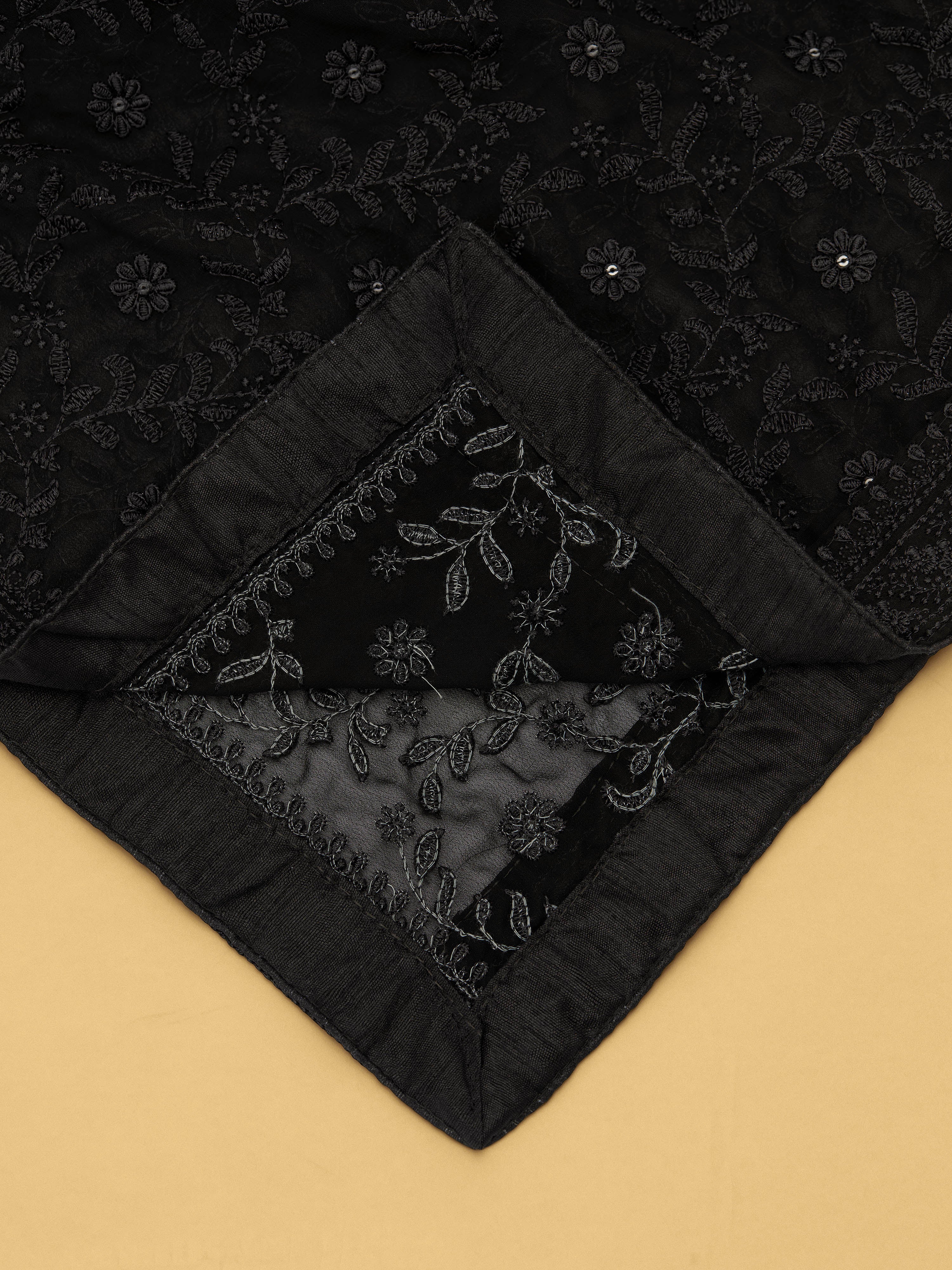 Men Black Floral Thread Embroidery Undetermined Dupatta