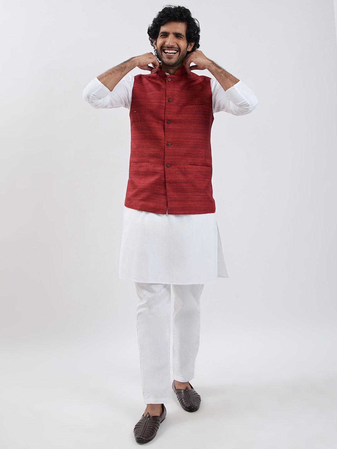 Men's Maroon And White Cotton Blend Jacket, Kurta And Pyjama Set