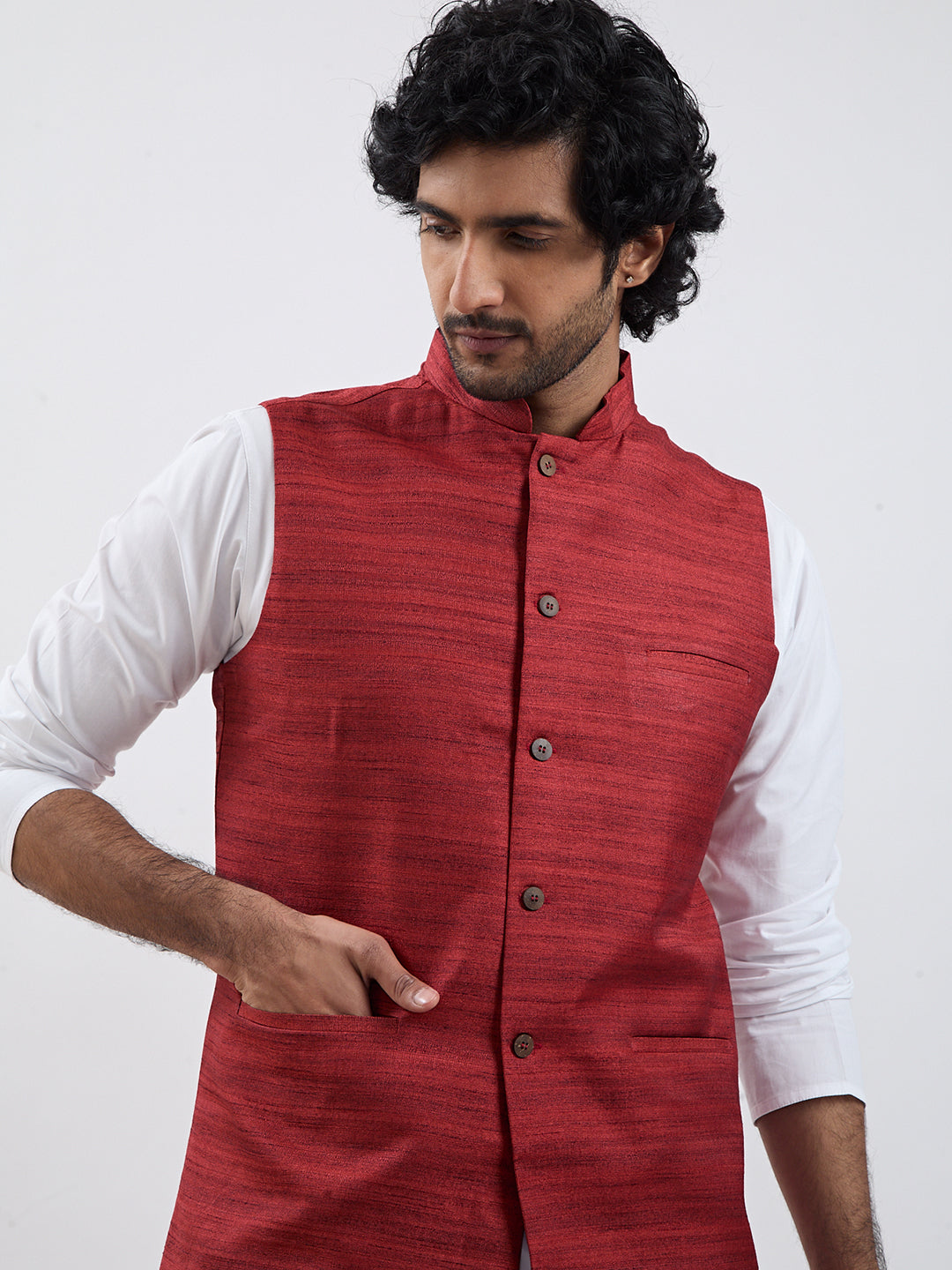Men's Maroon And White Cotton Blend Jacket, Kurta And Pyjama Set