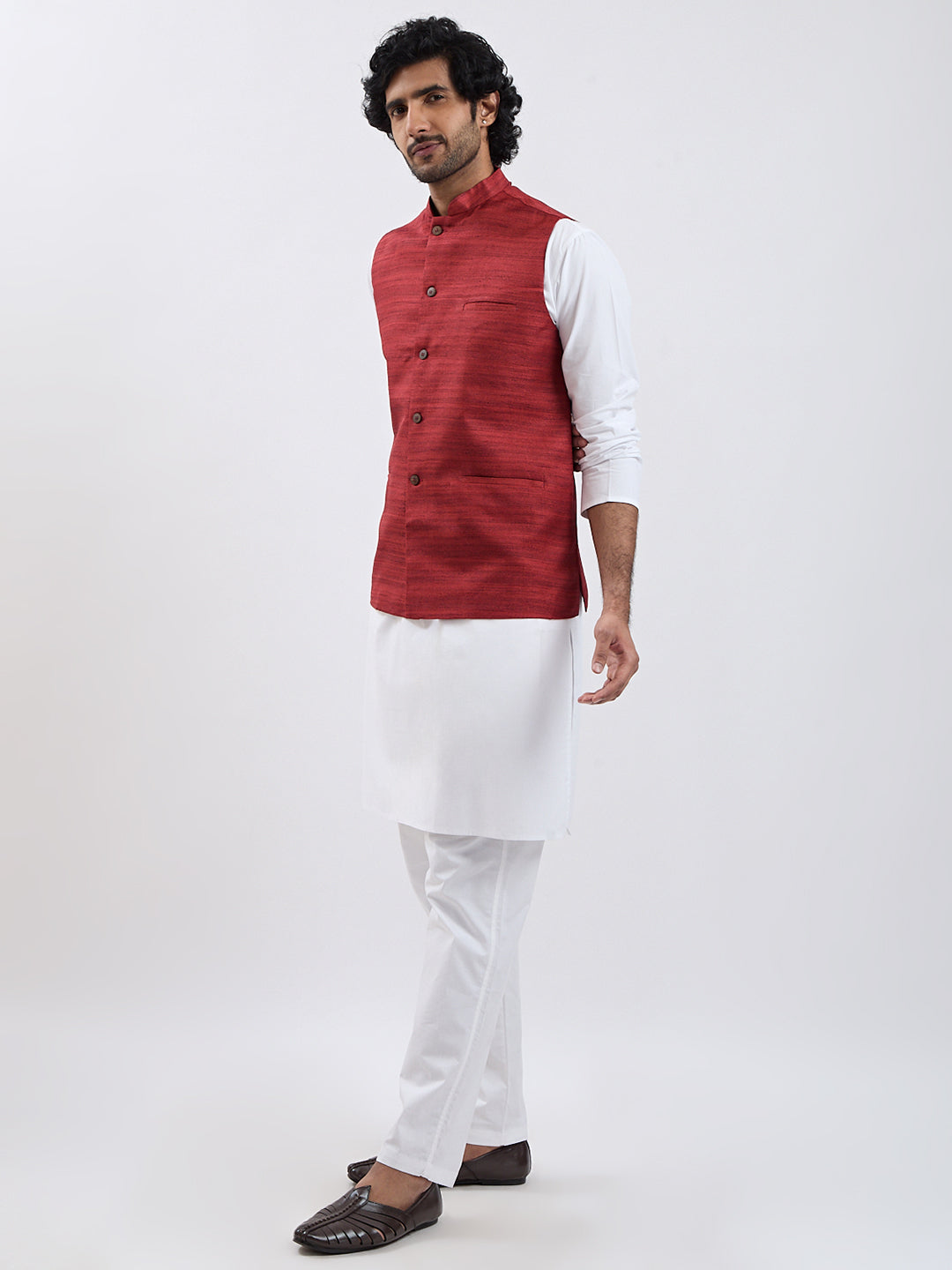 Men's Maroon And White Cotton Blend Jacket, Kurta And Pyjama Set