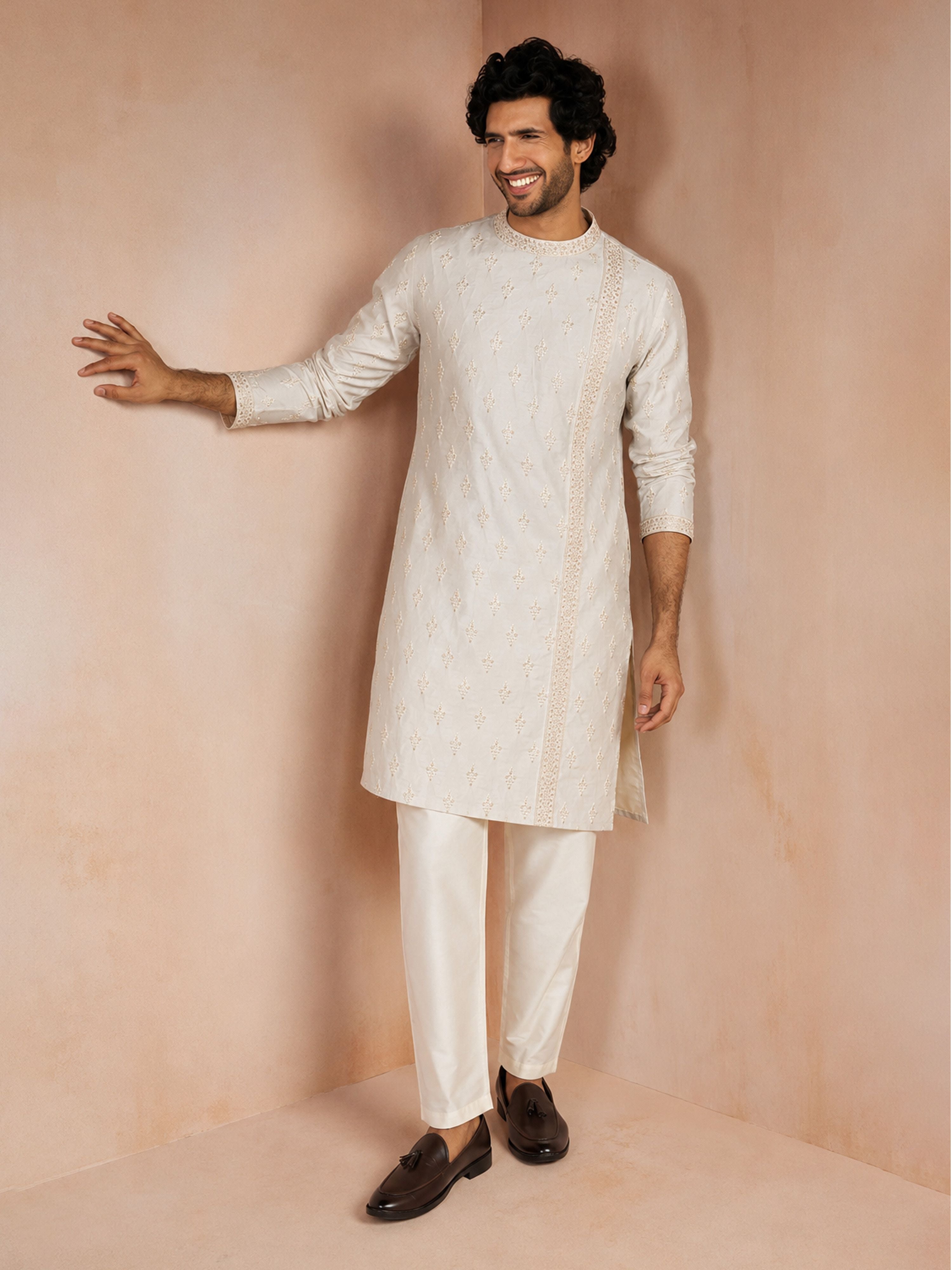 Men Cream Viscose Kurta with Pyjama Navratri, Diwali, All regions, Festive, Durga Puja Ethnic Wear