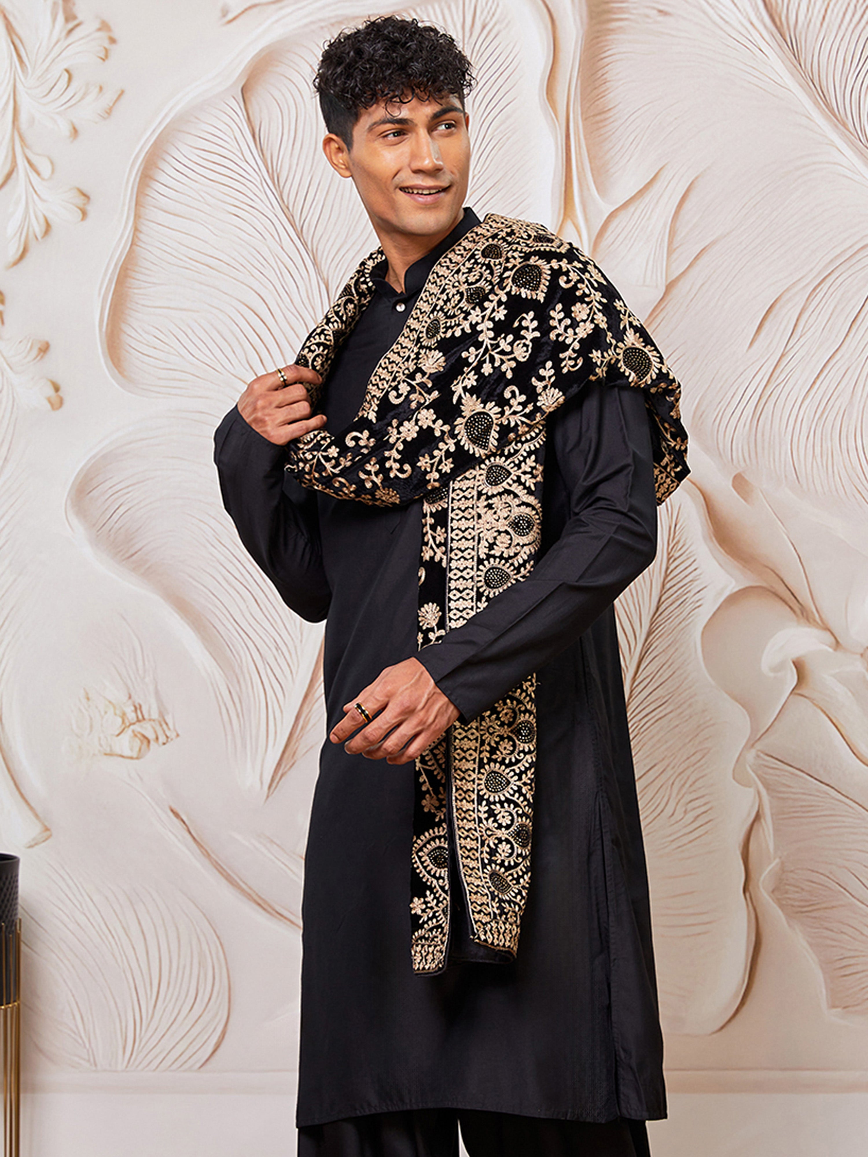 Men's Black Solid Silk Blend Kurta with Velvet Thread Embroidery Dupatta Set