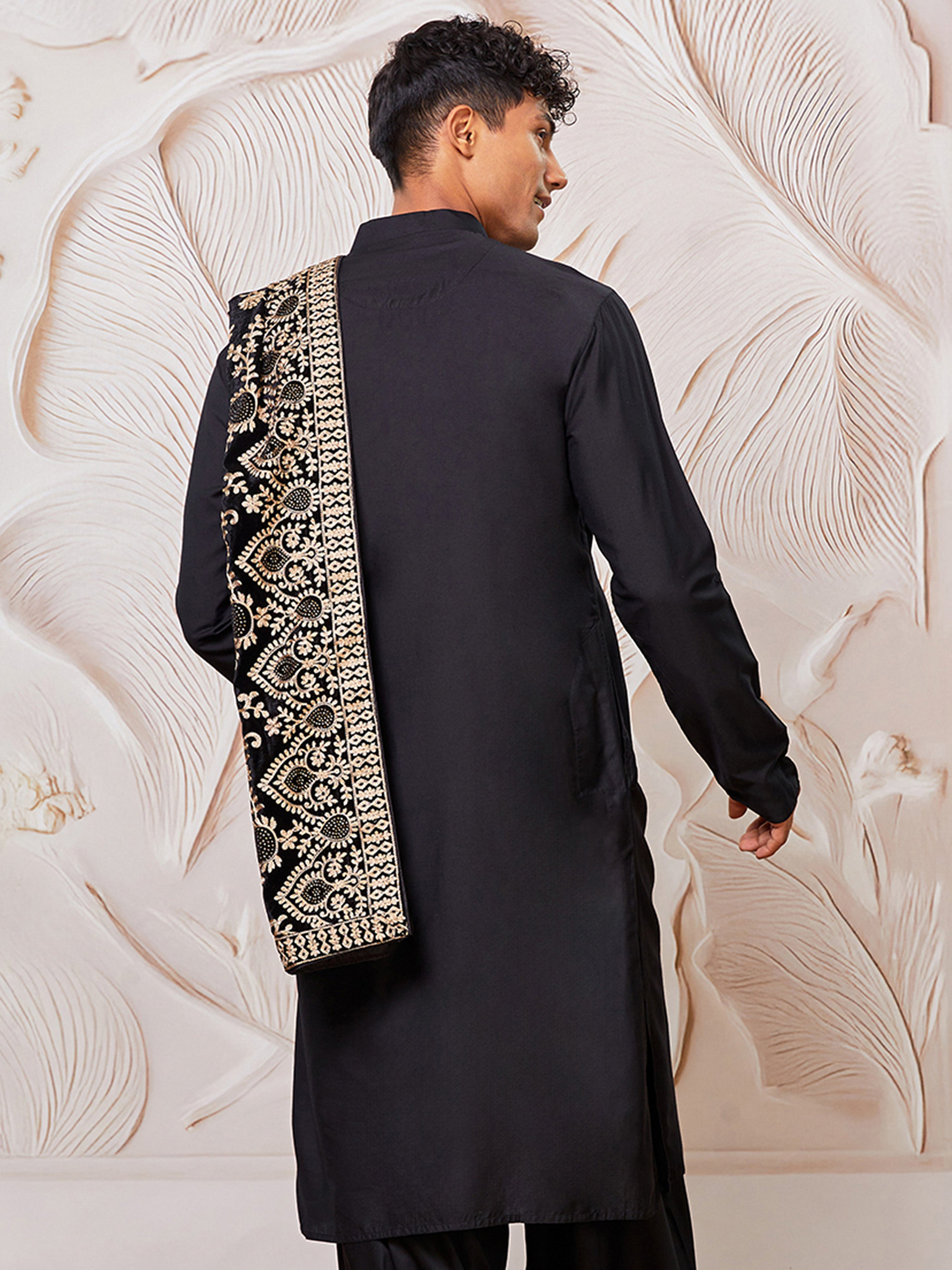 Men's Black Solid Silk Blend Kurta with Velvet Thread Embroidery Dupatta Set