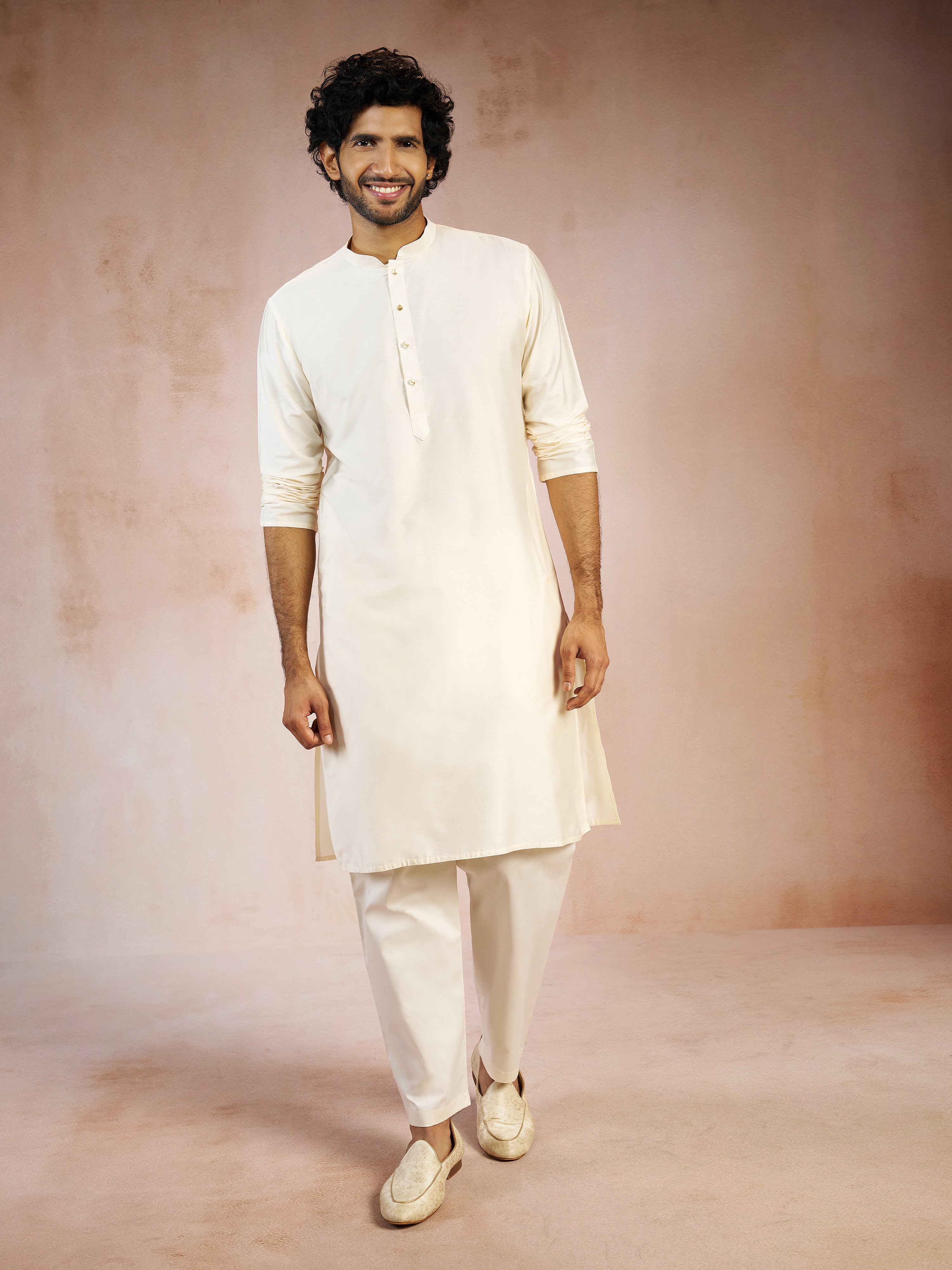 Men Cream Silk Blend Kurta with Pyjama & Dupatta Set