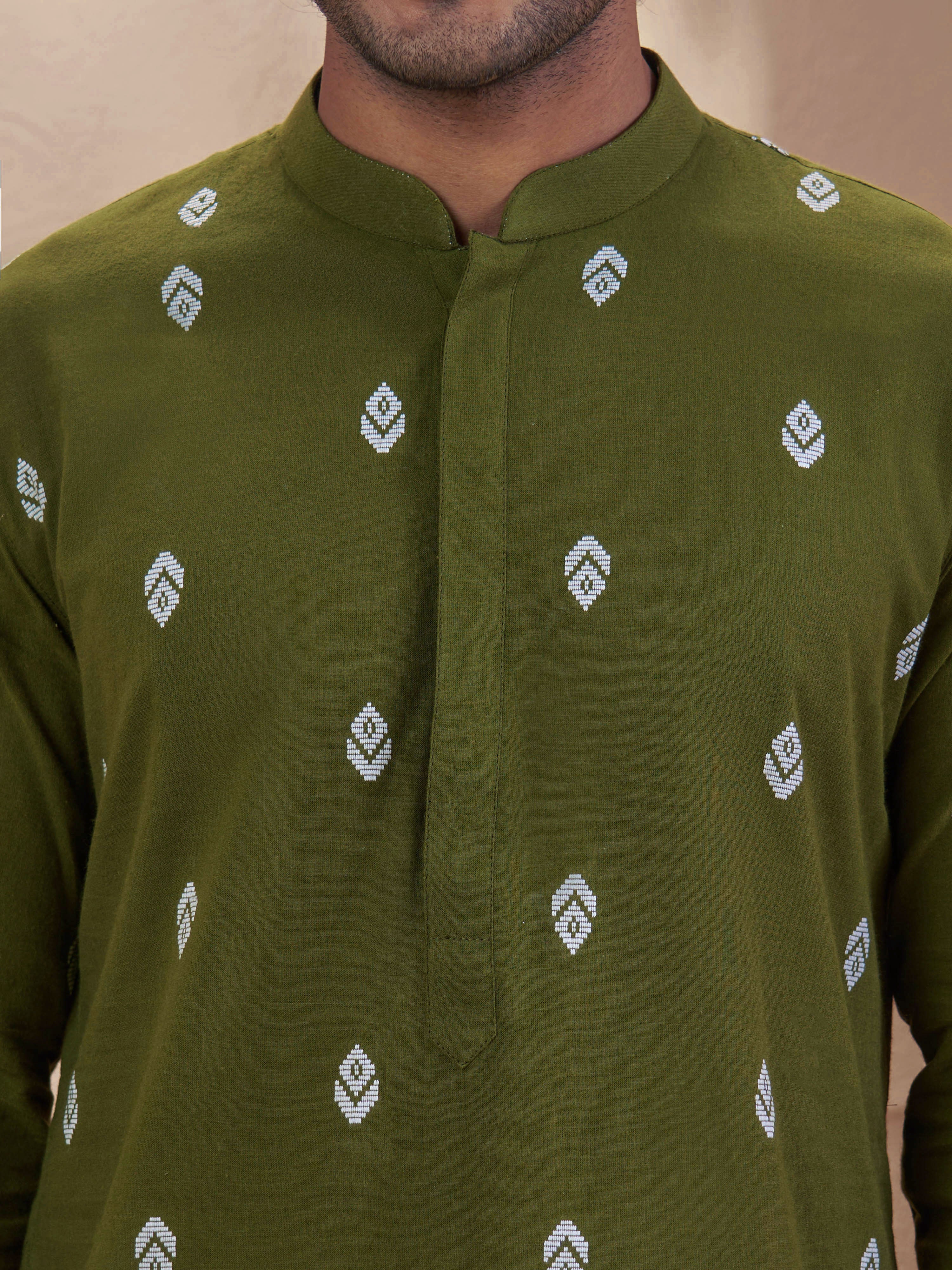 Vastramay Men Green Cotton Jacquard Ikkat Print Chikankari Embroidered Kurta