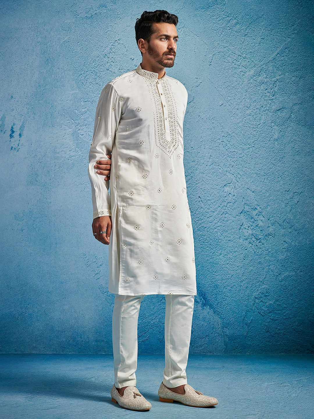 Men's Off-White Silk-Blend Geometry Thigh Length Kurta Pant Set with Pyjama