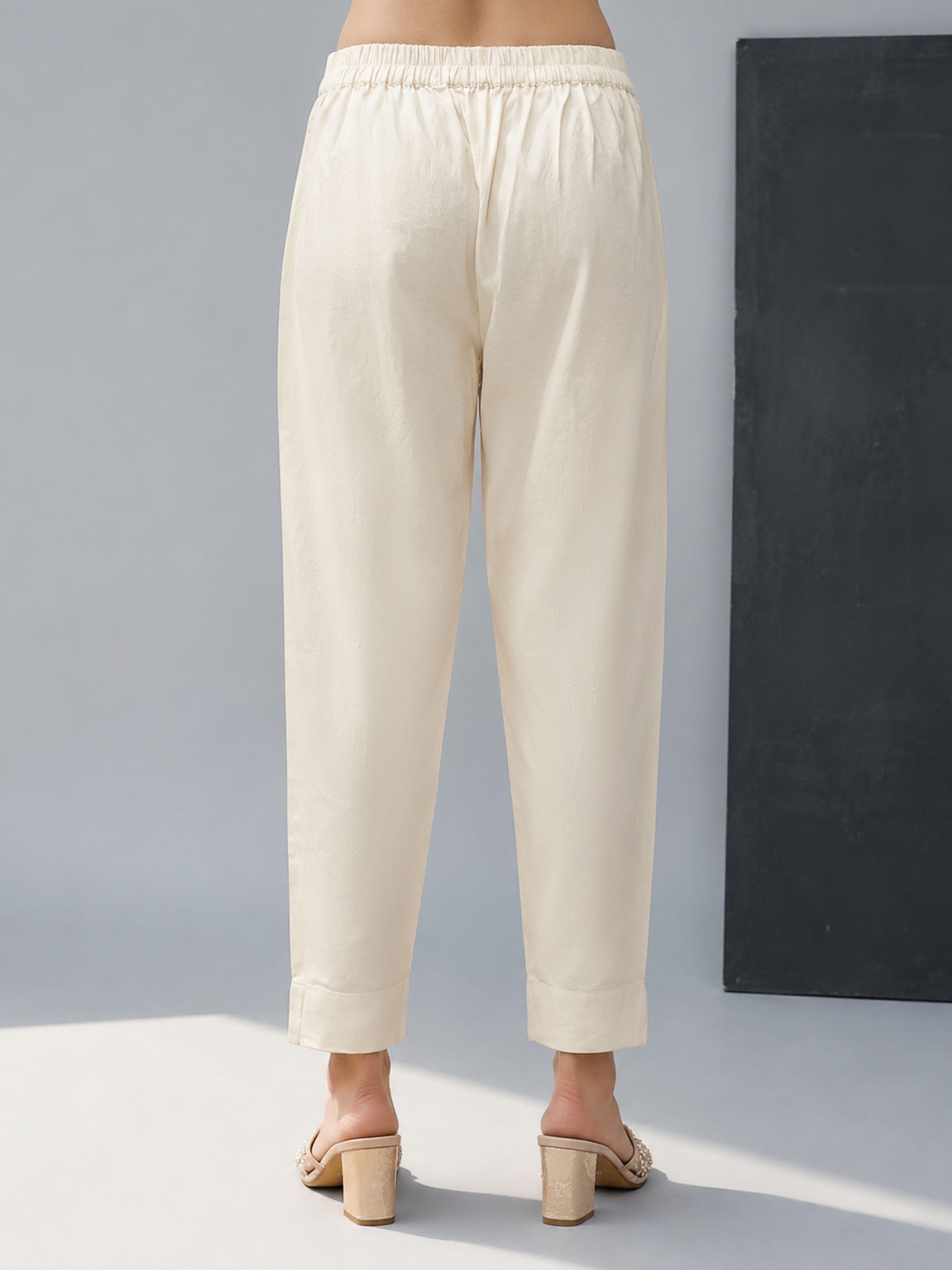 Women's Off-White Cotton Solid Ciggerete Pant