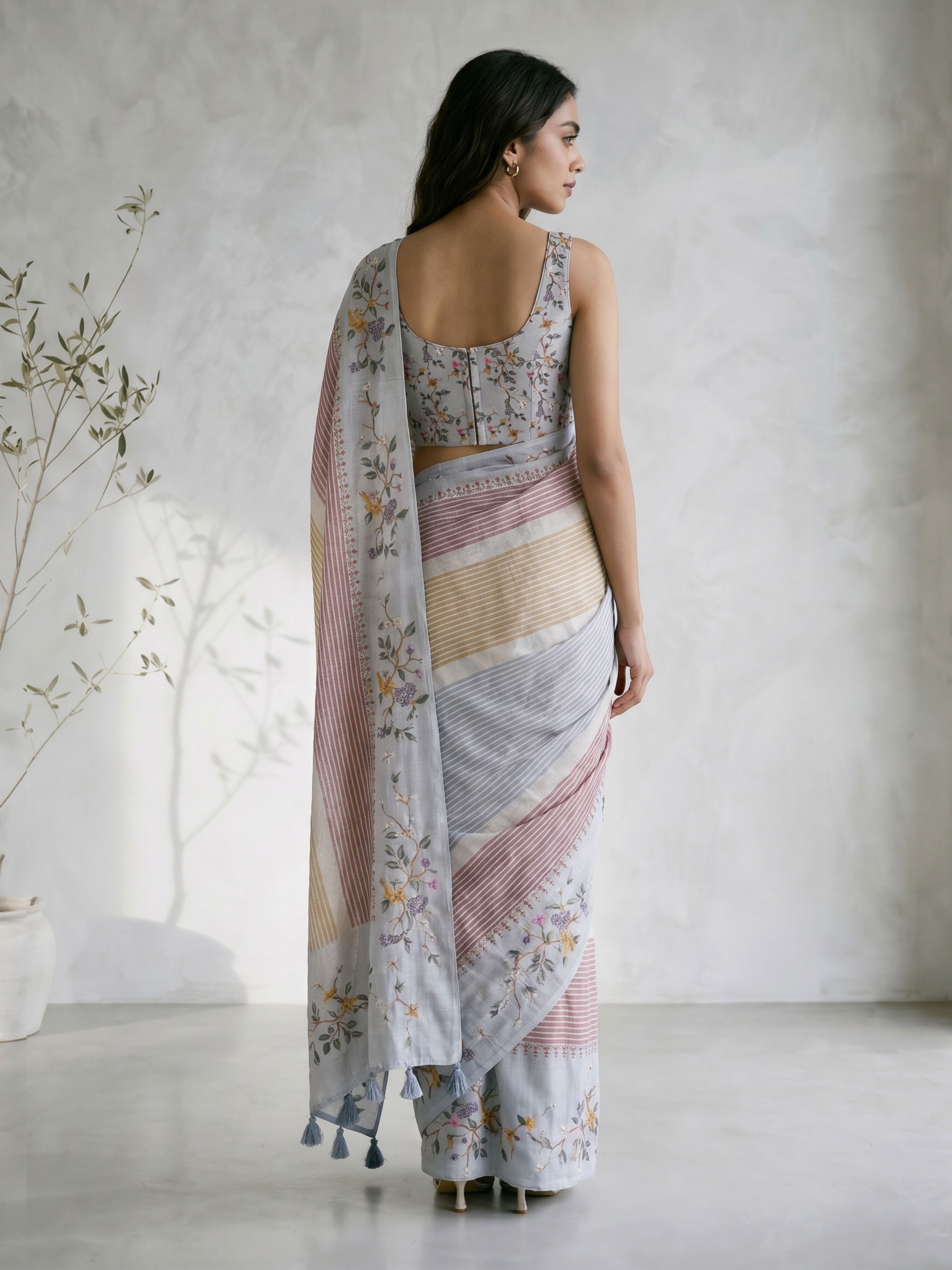 Women's Multicolor Silk-Blend Floral Print Saree With Unstitched Blouse Piece