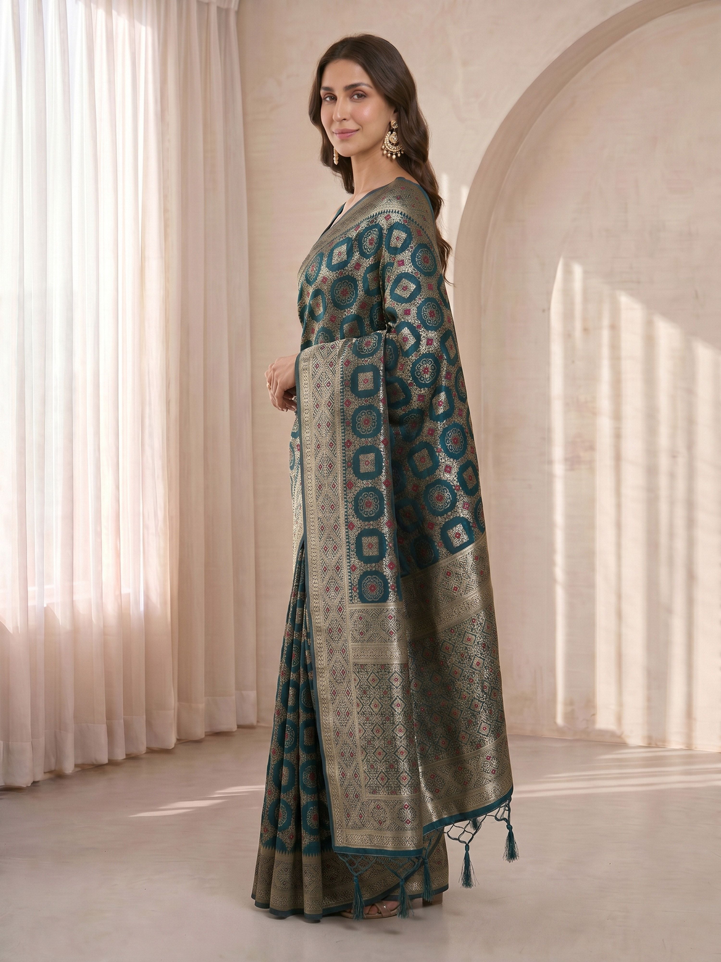 Women's Blue Cotton-Silk Geometric Print Saree With Unstitched Blouse Piece