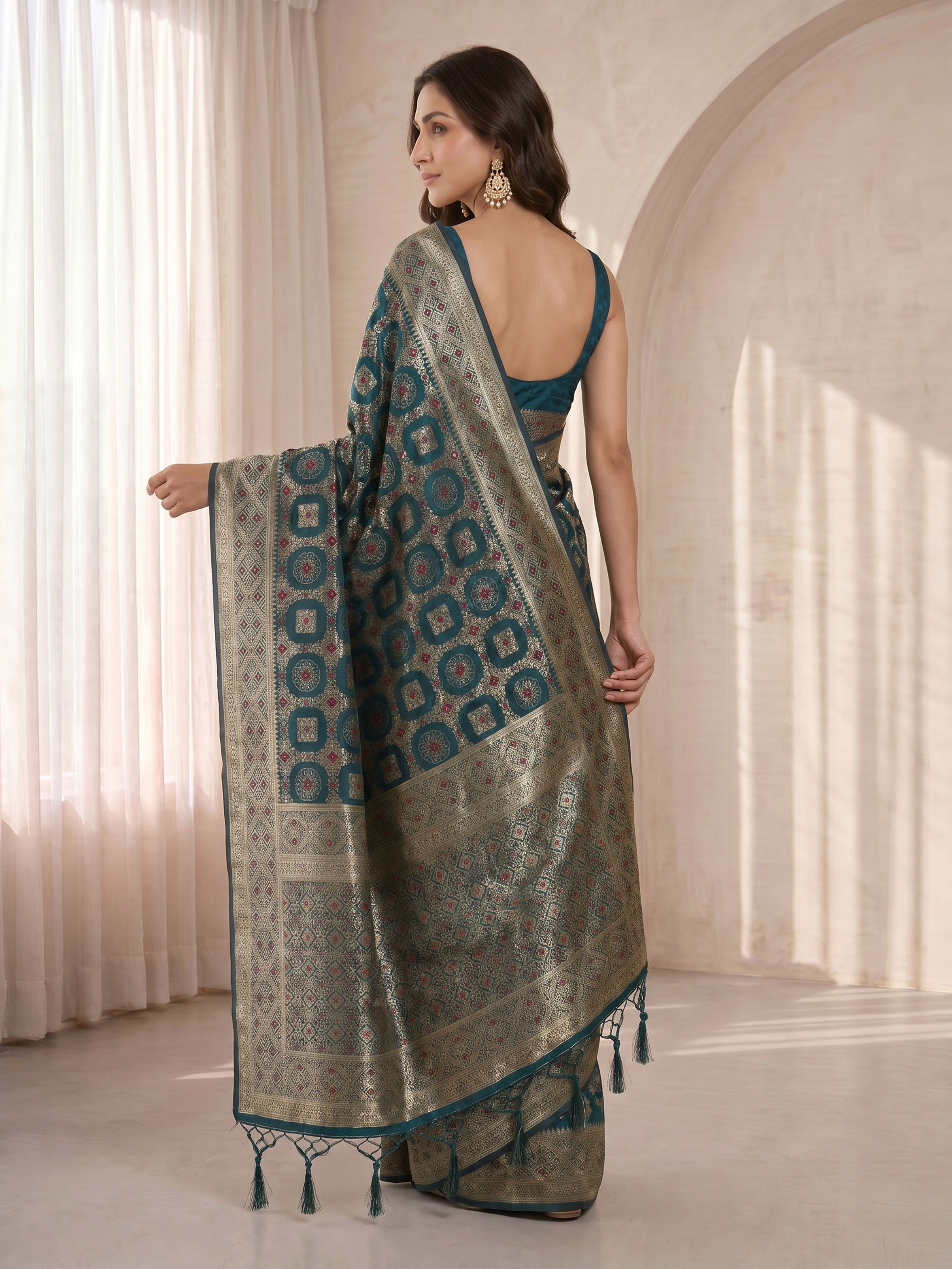 Women's Blue Cotton-Silk Geometric Print Saree With Unstitched Blouse Piece