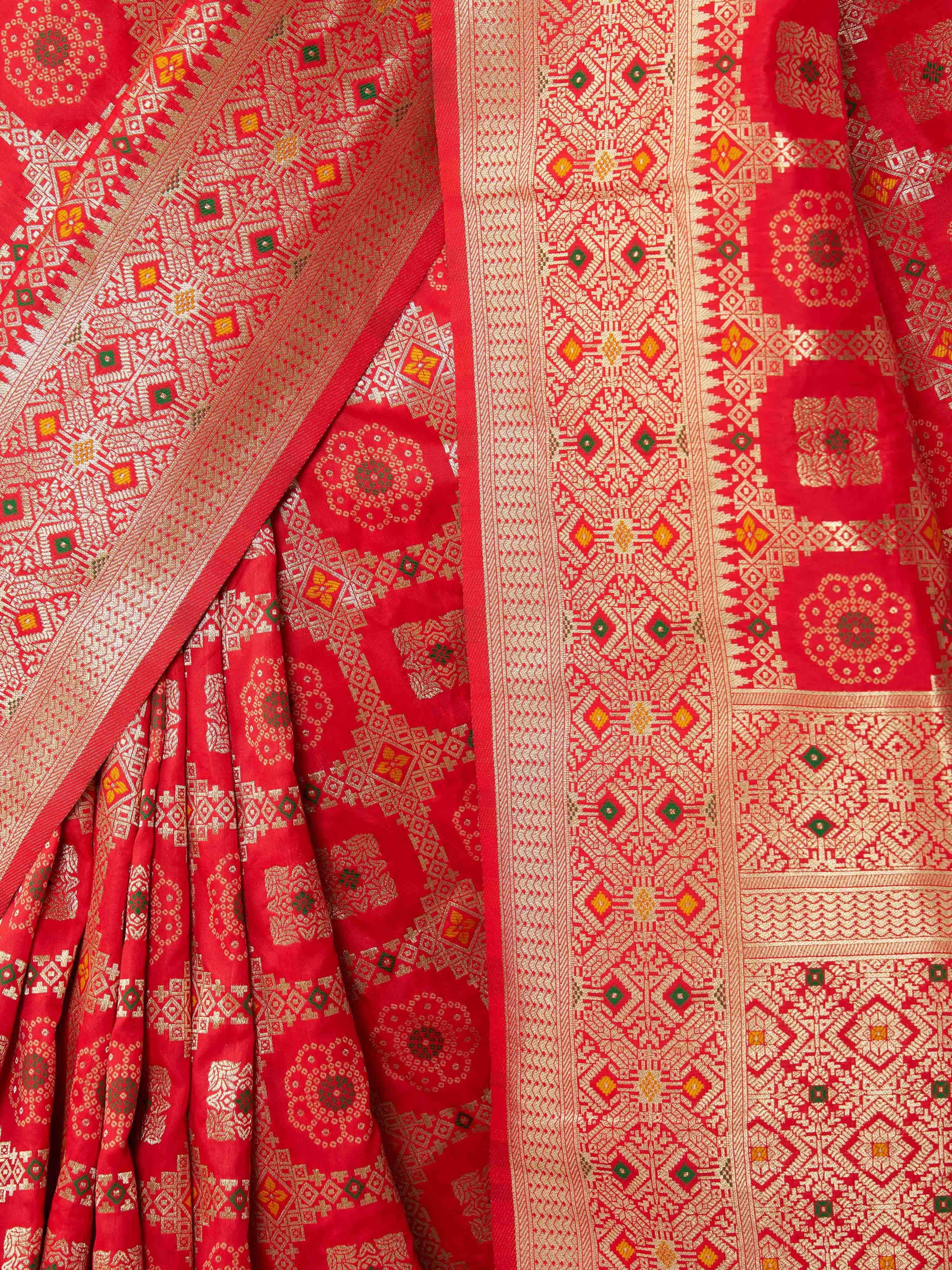 Women's Red Cotton-Silk Geometric Print Saree With Unstitched Blouse Piece