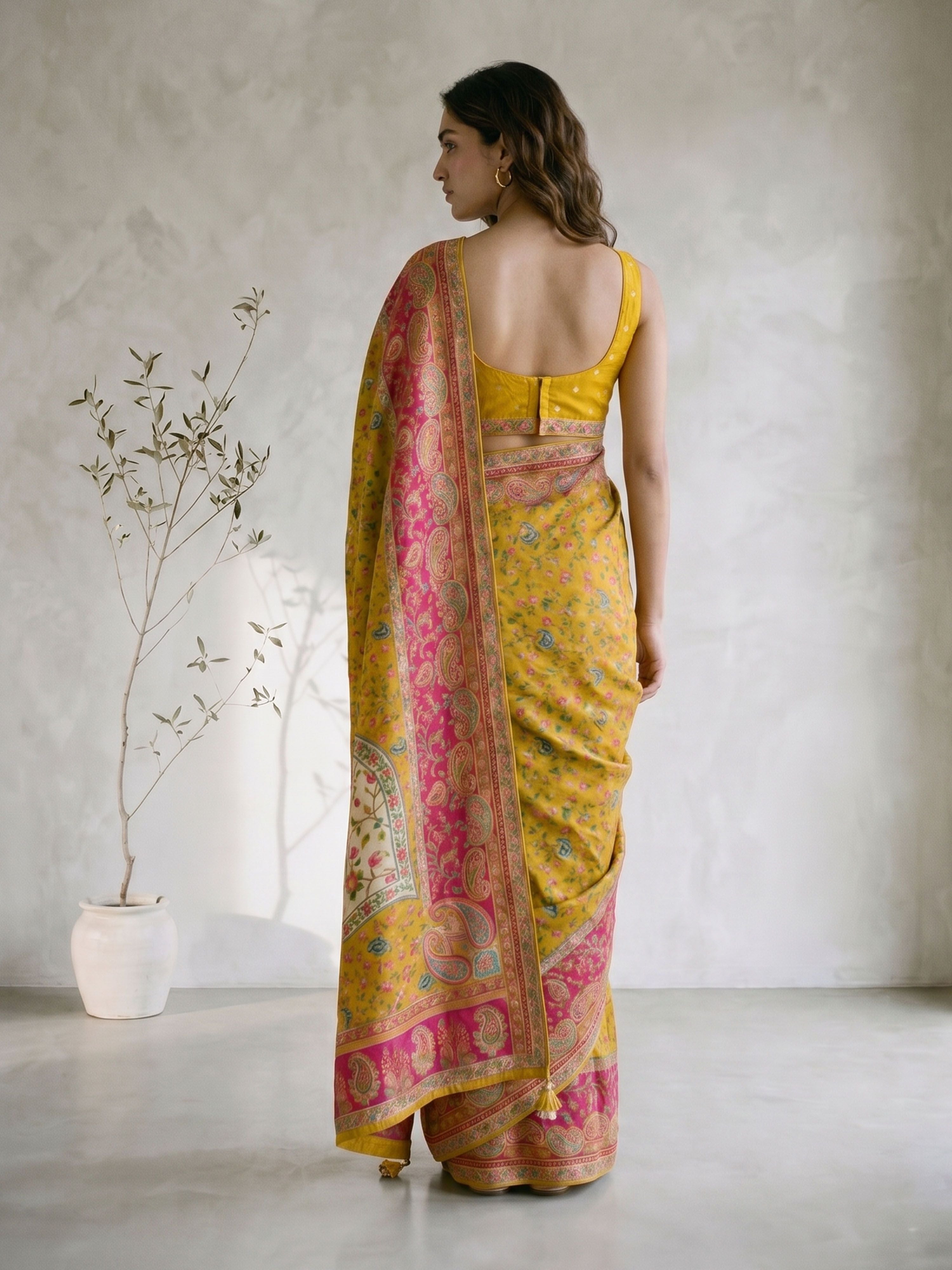 Women's Yellow Art Silk Floral Print Saree With Unstitched Blouse Piece