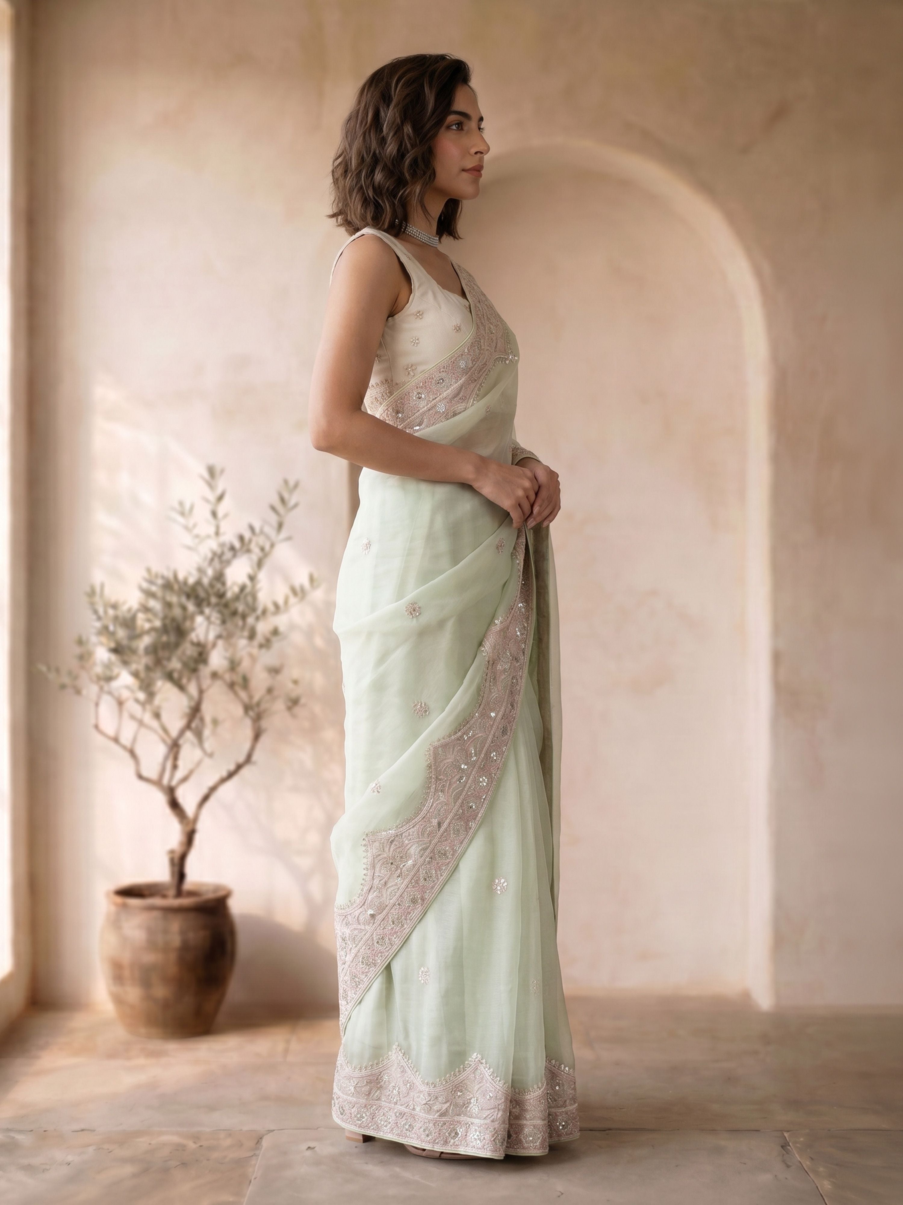 Women's Green Georgette Ethnic Motifs Saree With Unstitched Blouse Piece