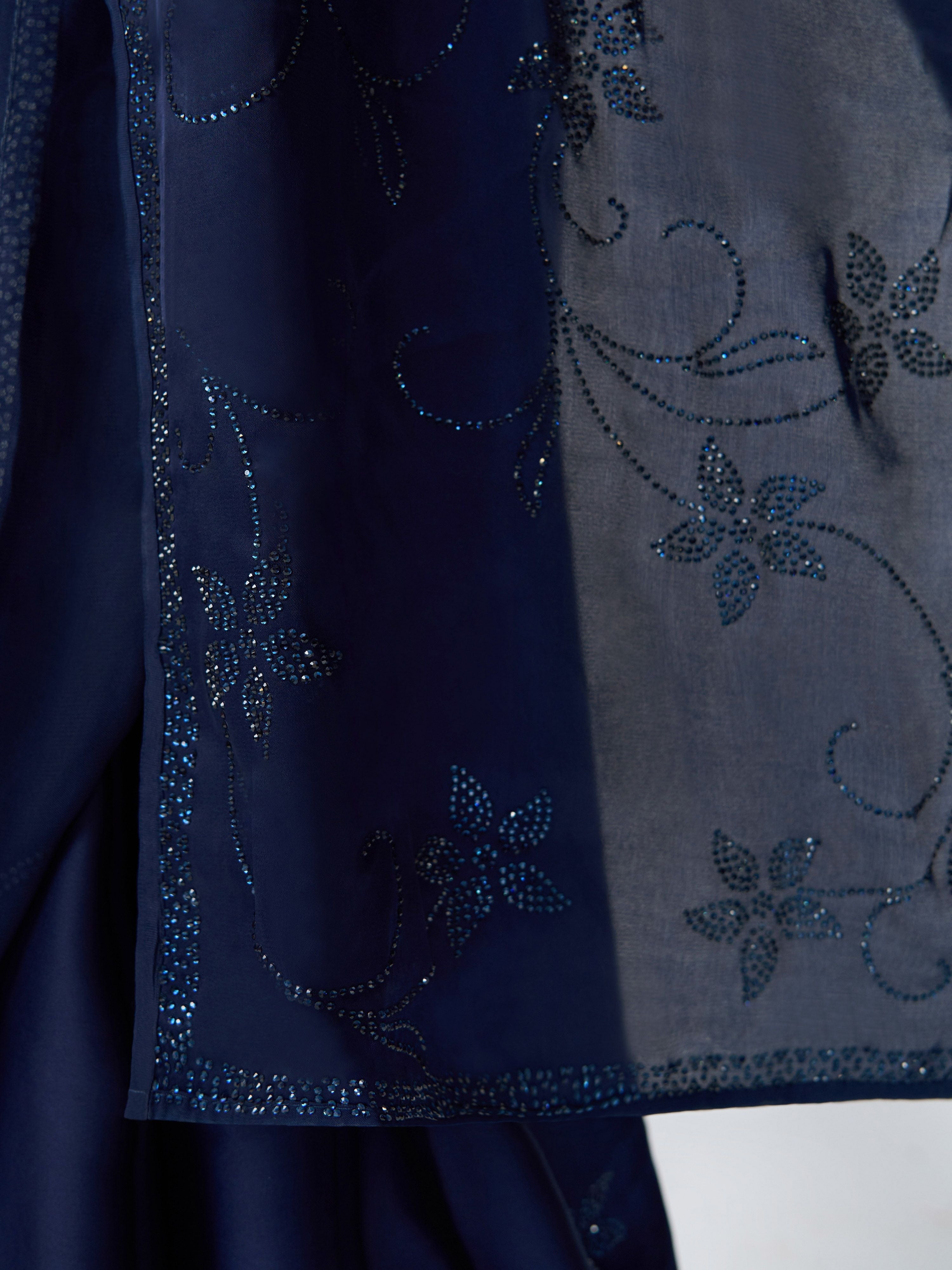 Women's Blue Silk-Blend Floral Print Saree With Unstitched Blouse Piece