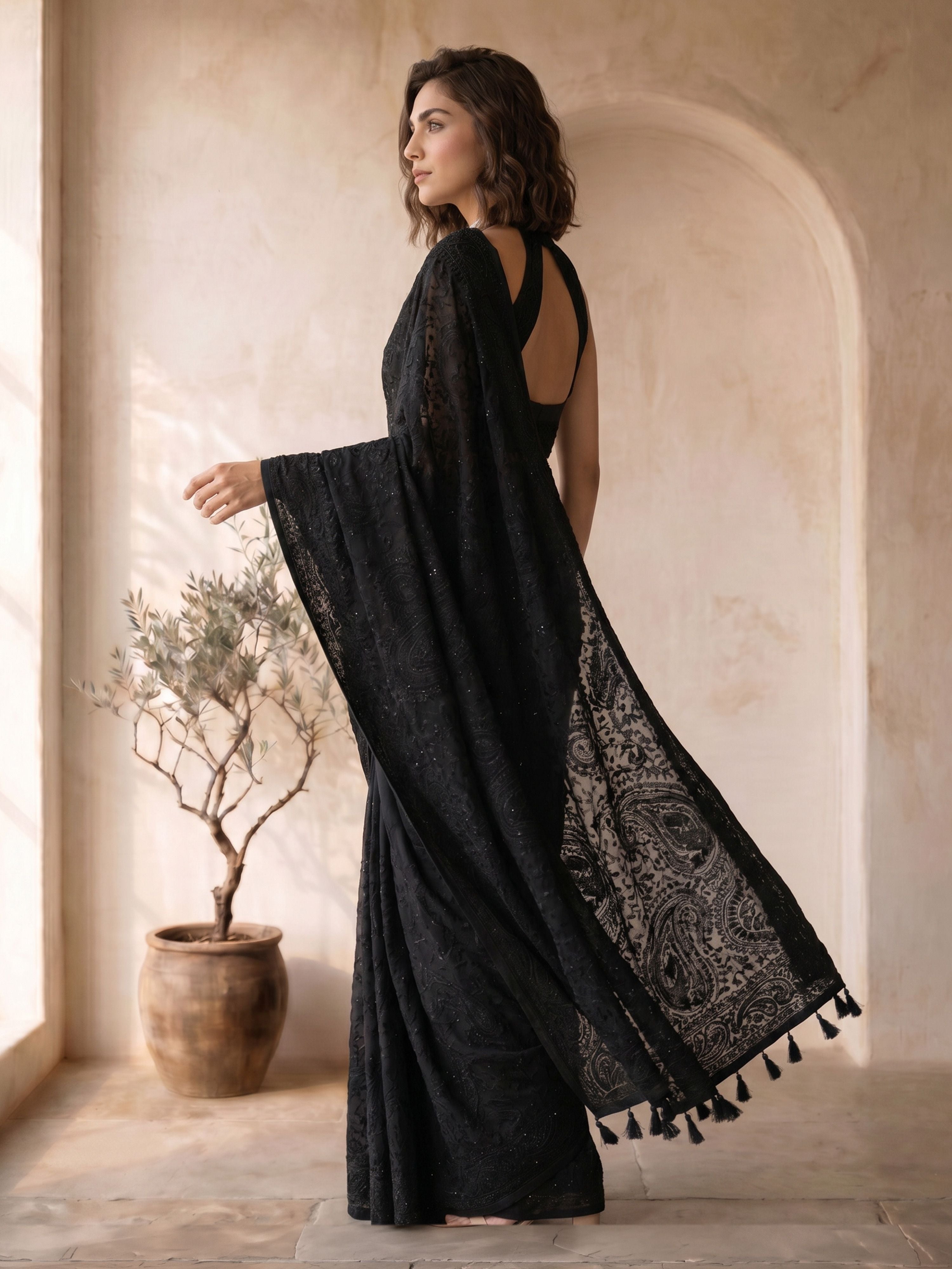 Women's Black Georgette Floral Print Saree With Unstitched Blouse Piece