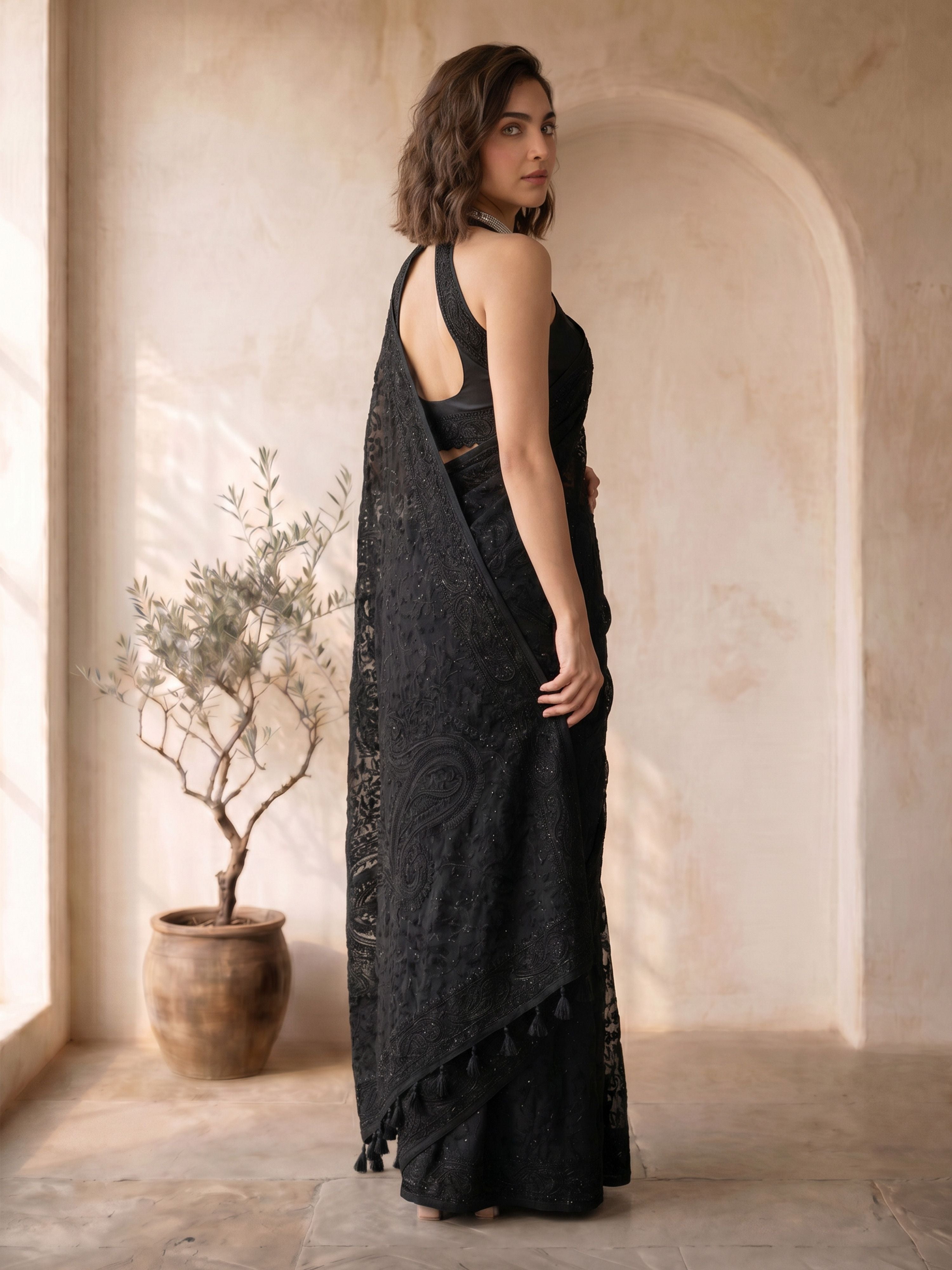 Women's Black Georgette Floral Print Saree With Unstitched Blouse Piece