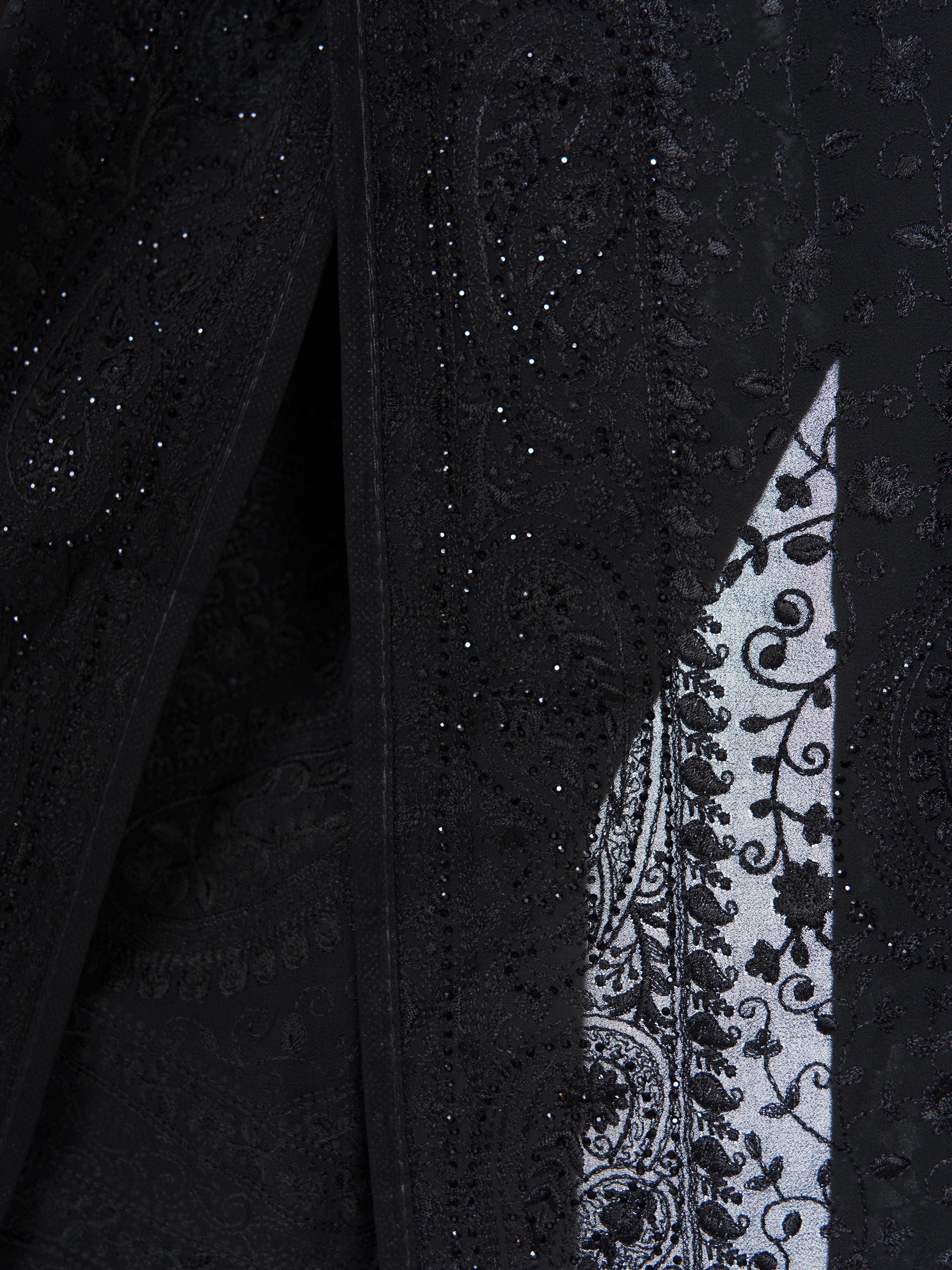 Women's Black Georgette Floral Print Saree With Unstitched Blouse Piece