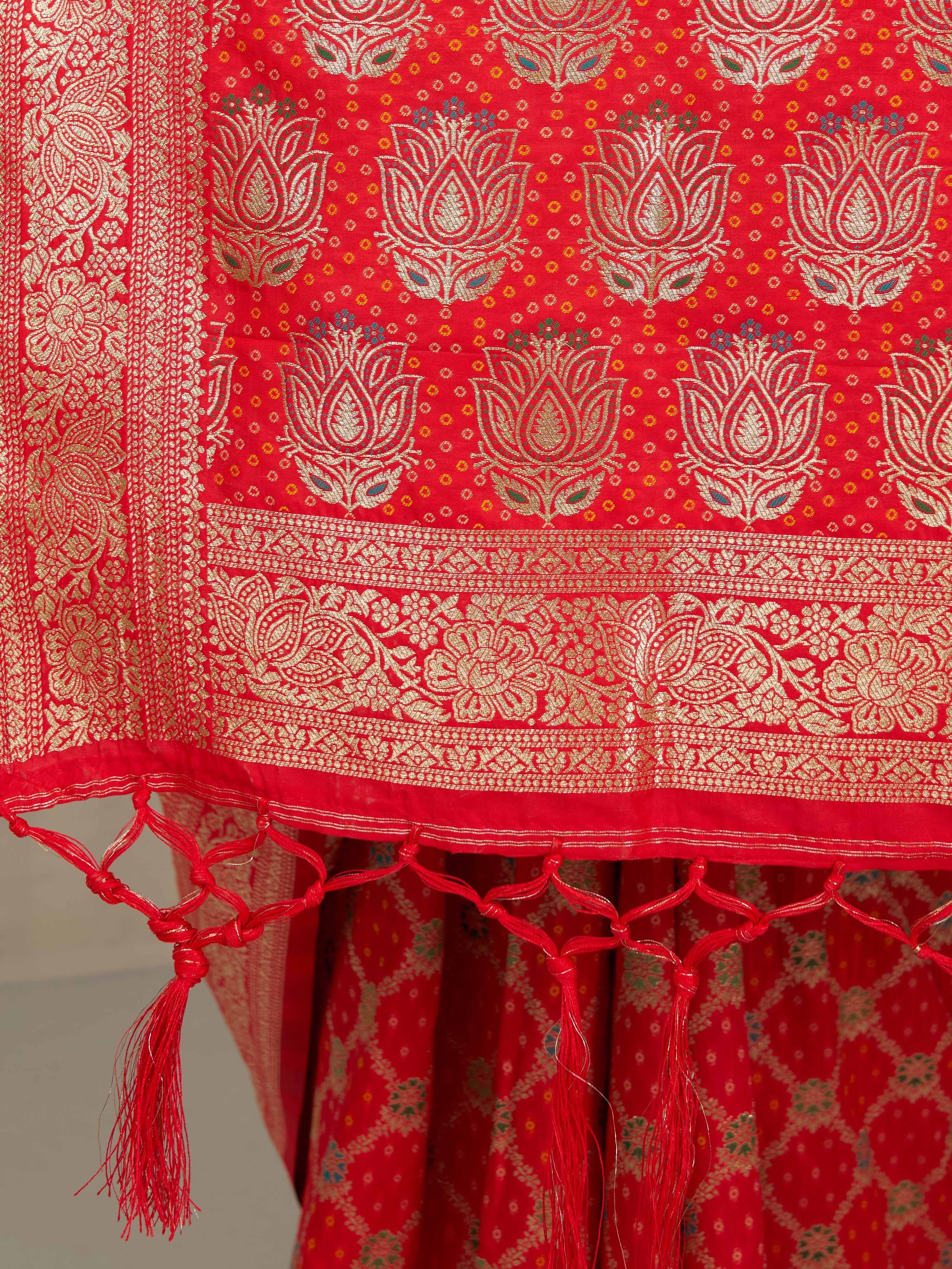 Women's Red Cotton-Silk Ethnic Motifs Saree With Unstitched Blouse Piece