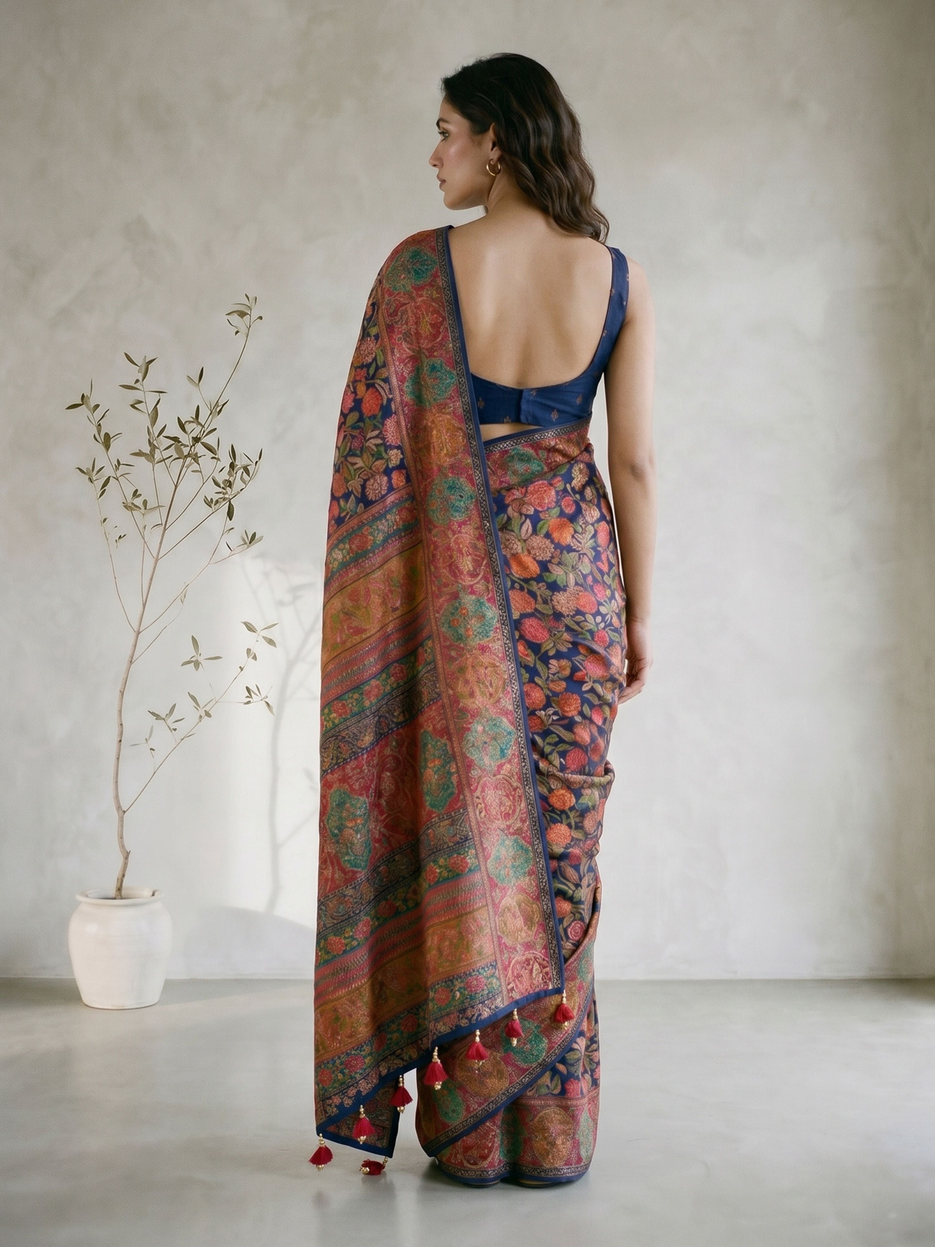 Women's Navy Blue Moonga-Silk Ethnic Motifs Saree With Unstitched Blouse Piece